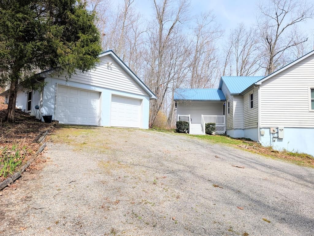 446 E Cove Rd Property Photo 1