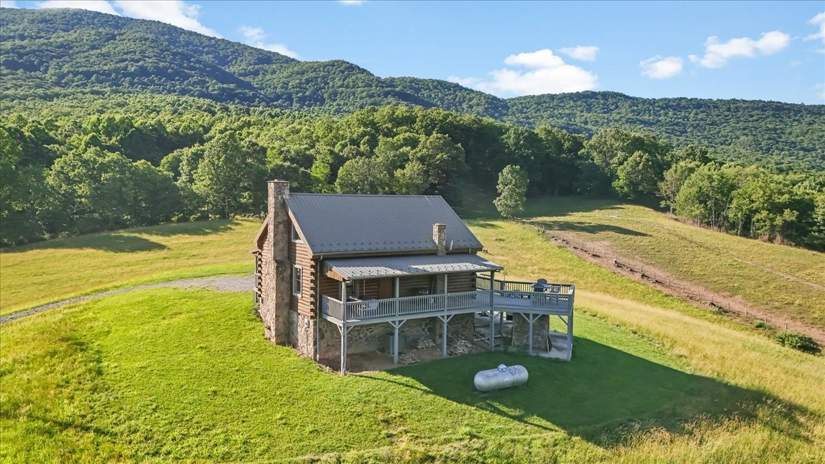 490 Mountain Springs Rd Property Photo 2
