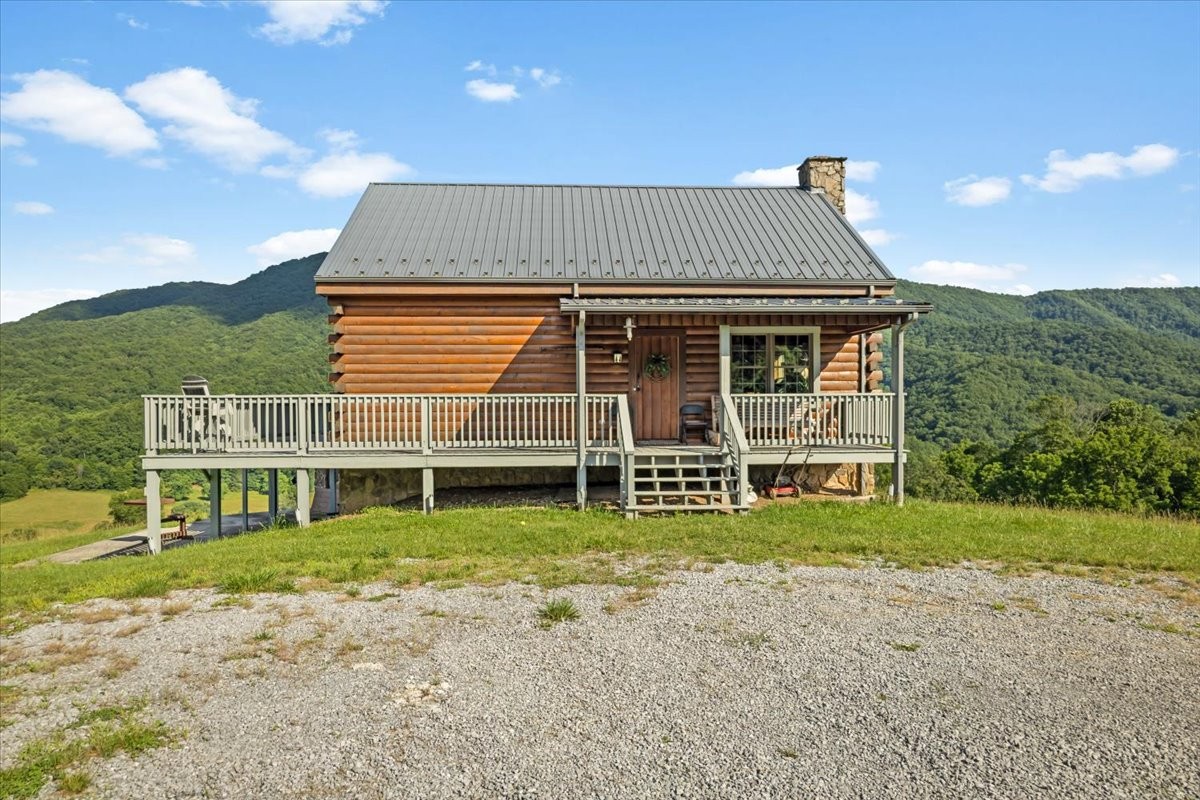 490 Mountain Springs Rd Property Photo 4