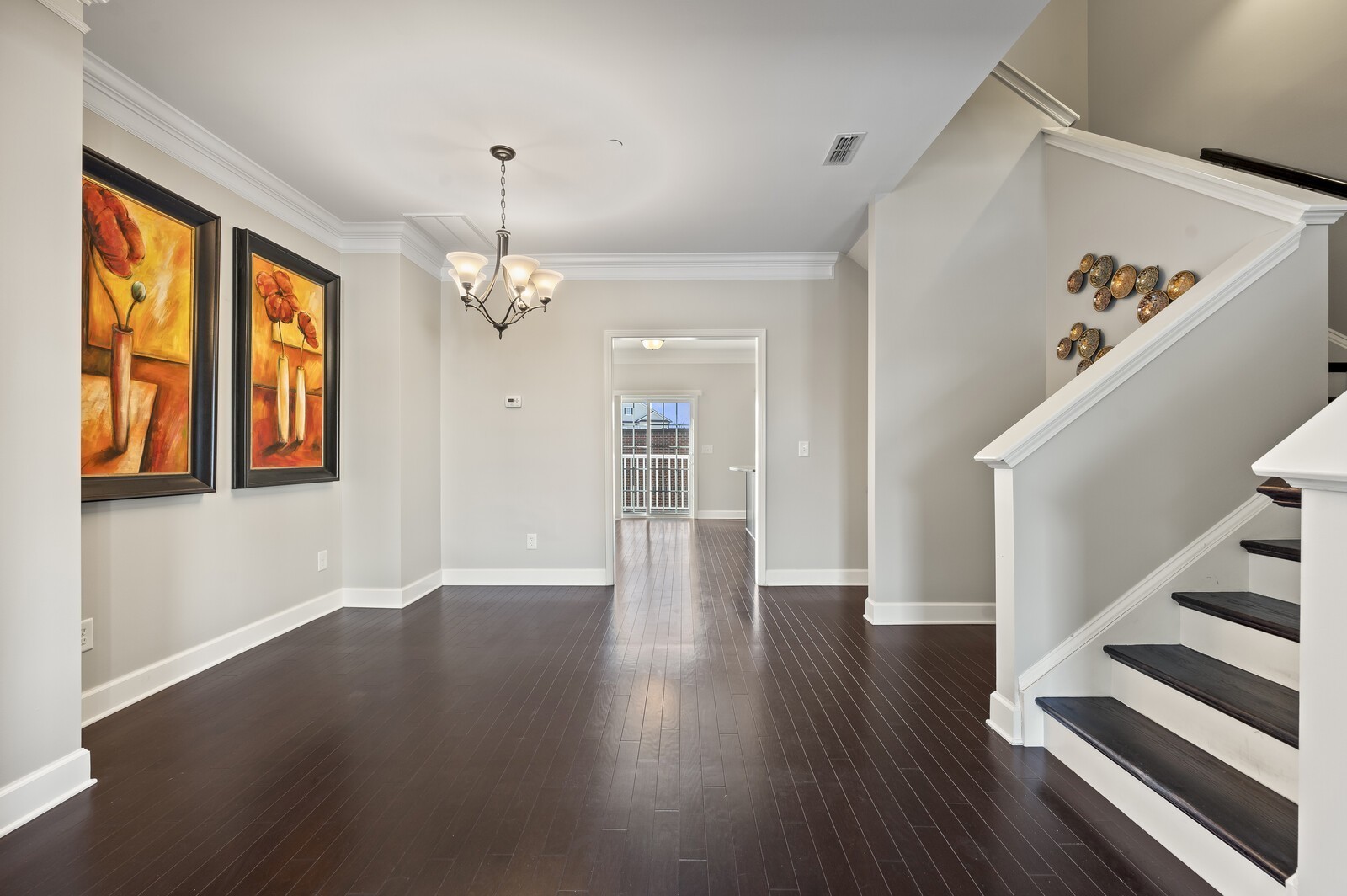 1037 Westhaven Blvd Property Photo 8