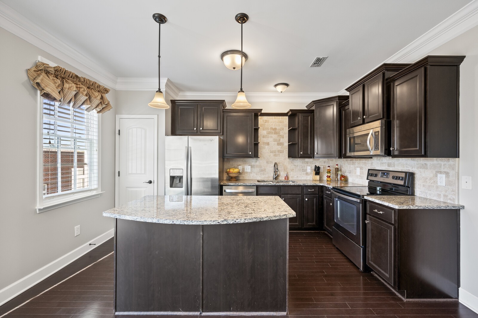 1037 Westhaven Blvd Property Photo 15