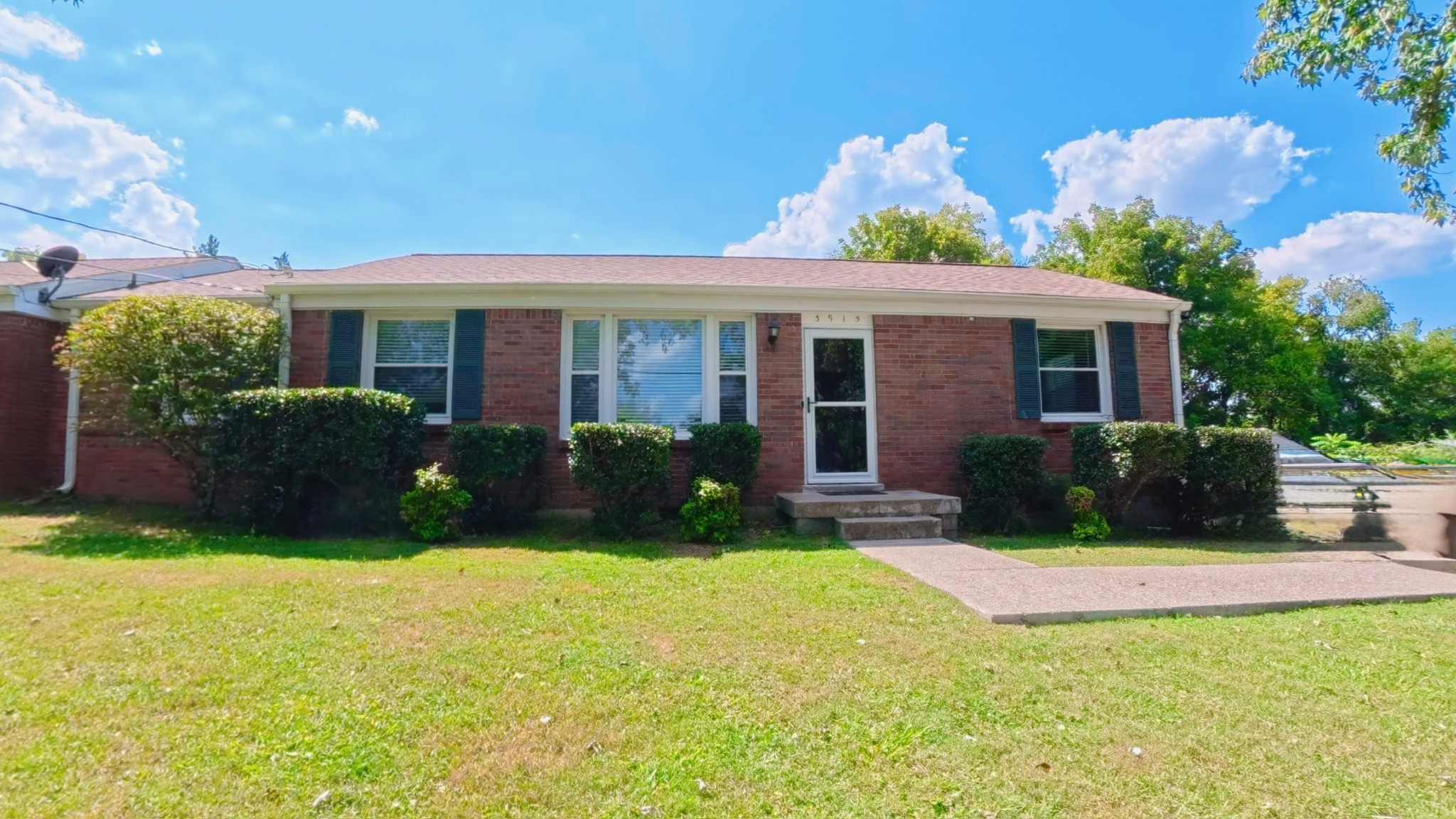 3915 E Ridge Dr Property Photo 1