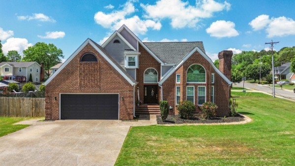 215 Hunters Run Cir, Nw Property Photo 1