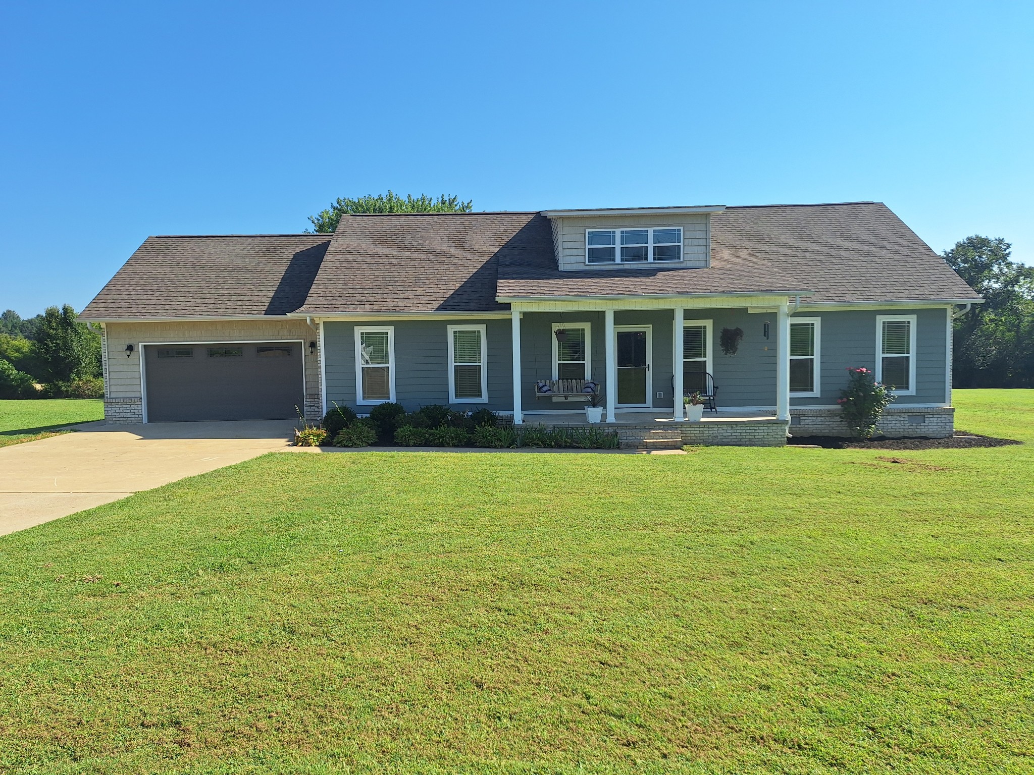 254 W Laurel Dr Property Photo 1