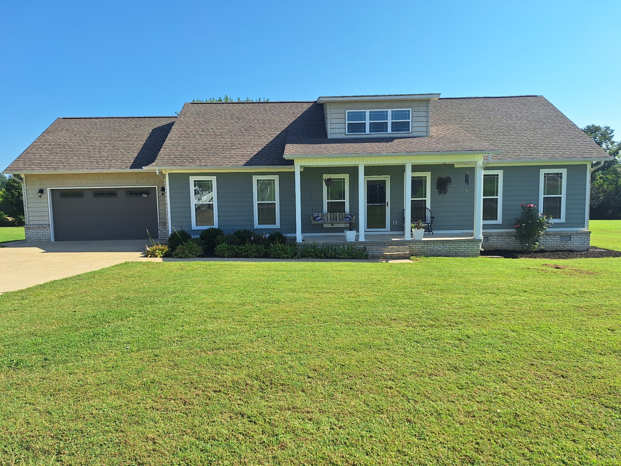 254 W Laurel Dr Property Photo 1