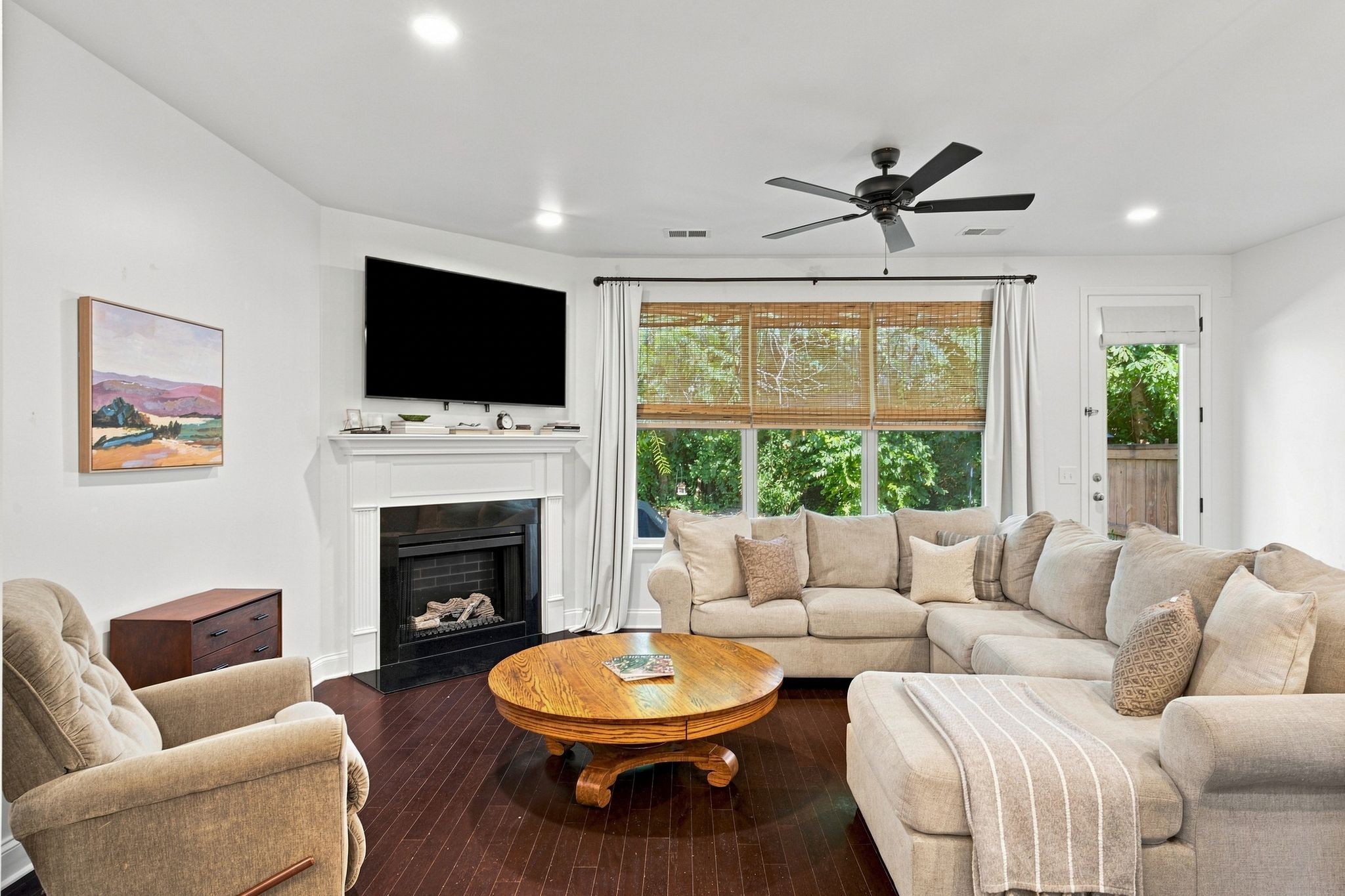 429 Waterbrook Dr Property Photo 3