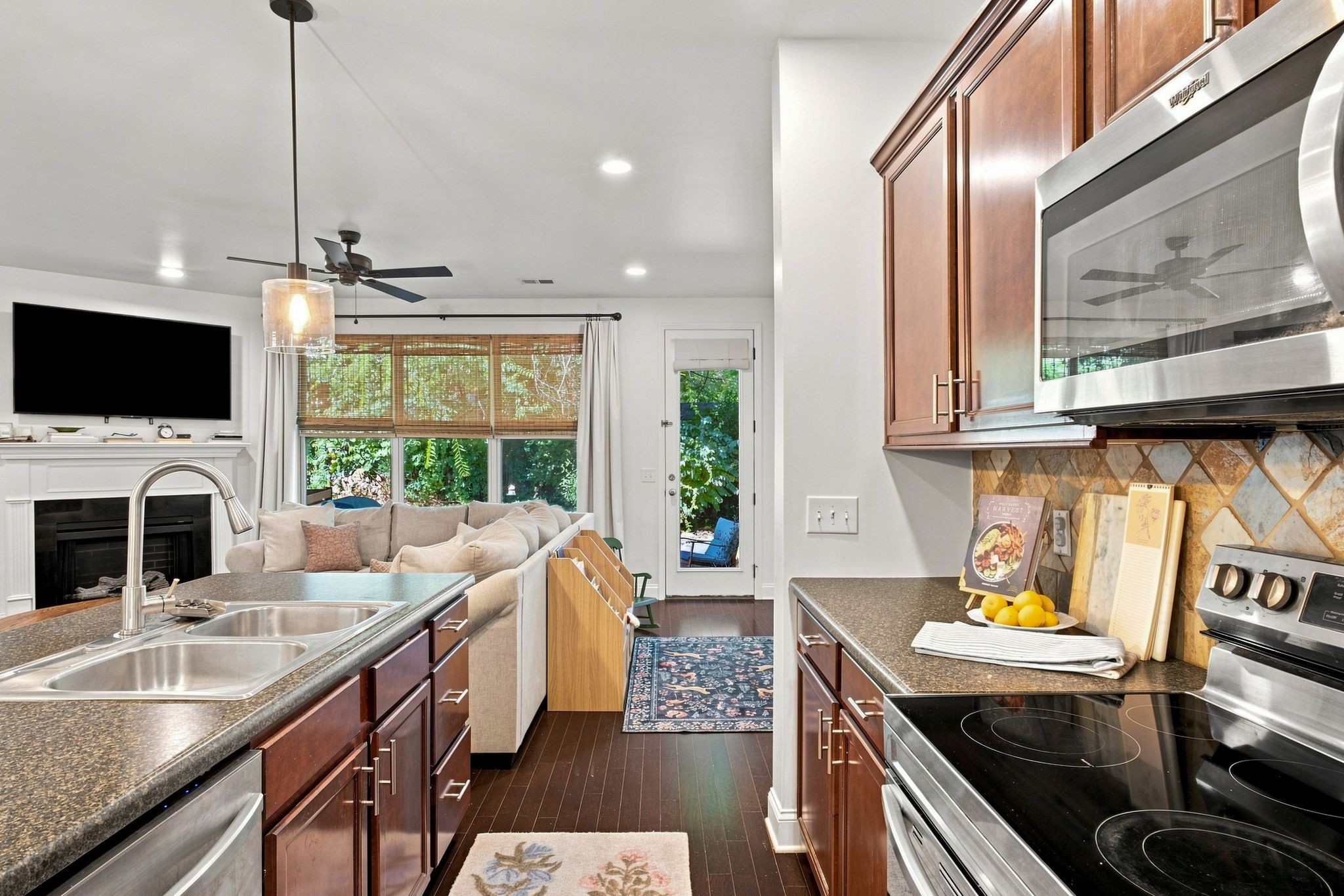 429 Waterbrook Dr Property Photo 8