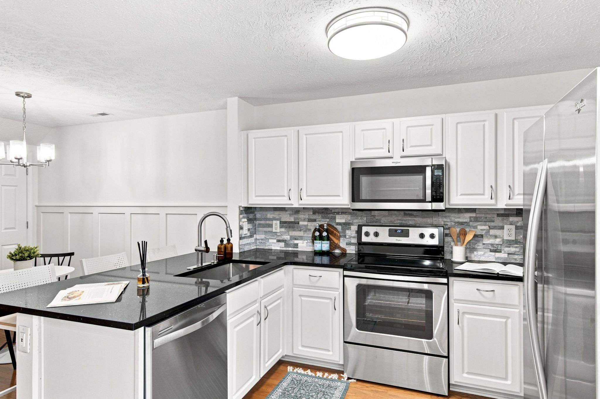 205 Shadow Glen Dr Property Photo 3
