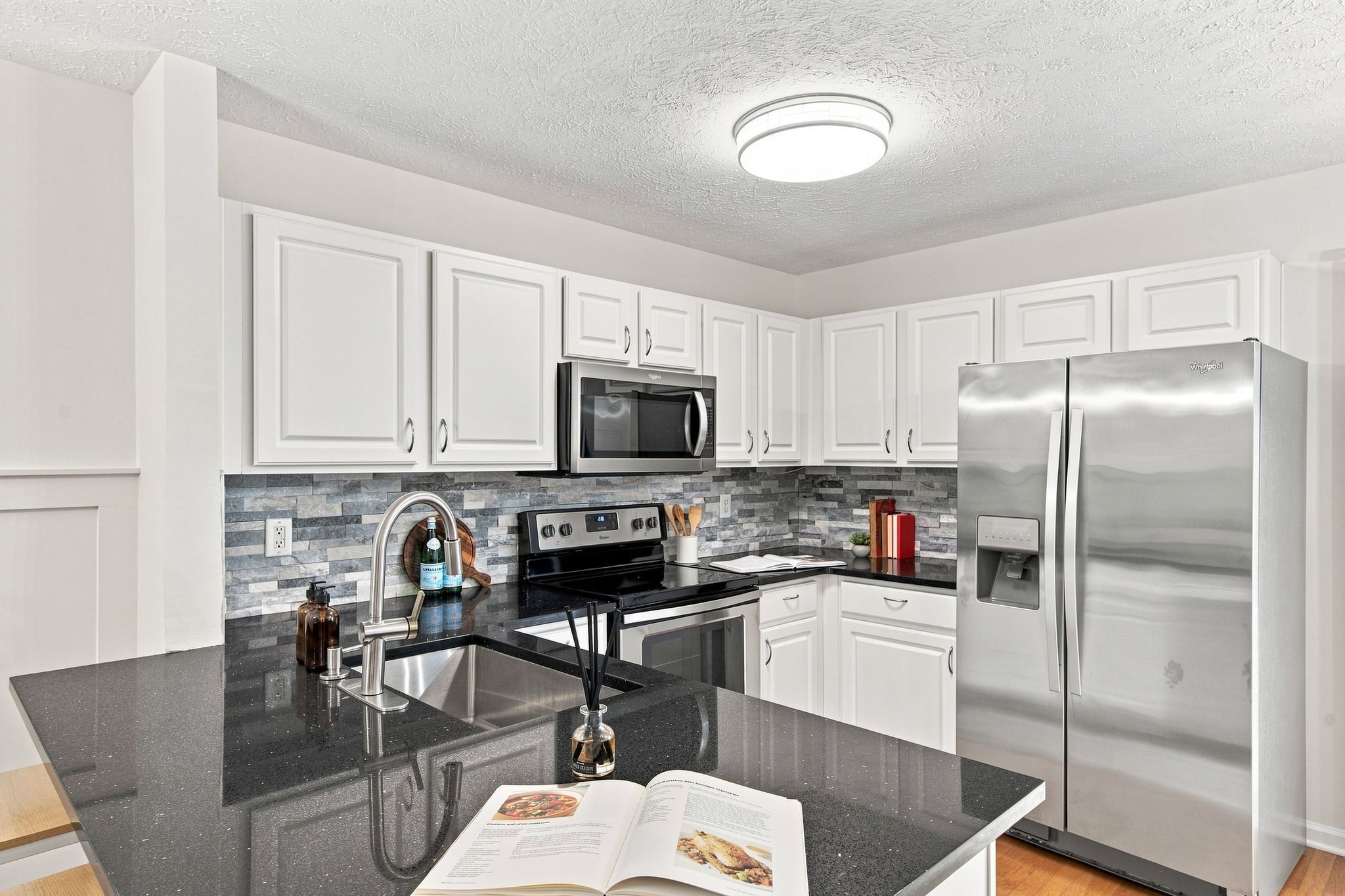 205 Shadow Glen Dr Property Photo 12