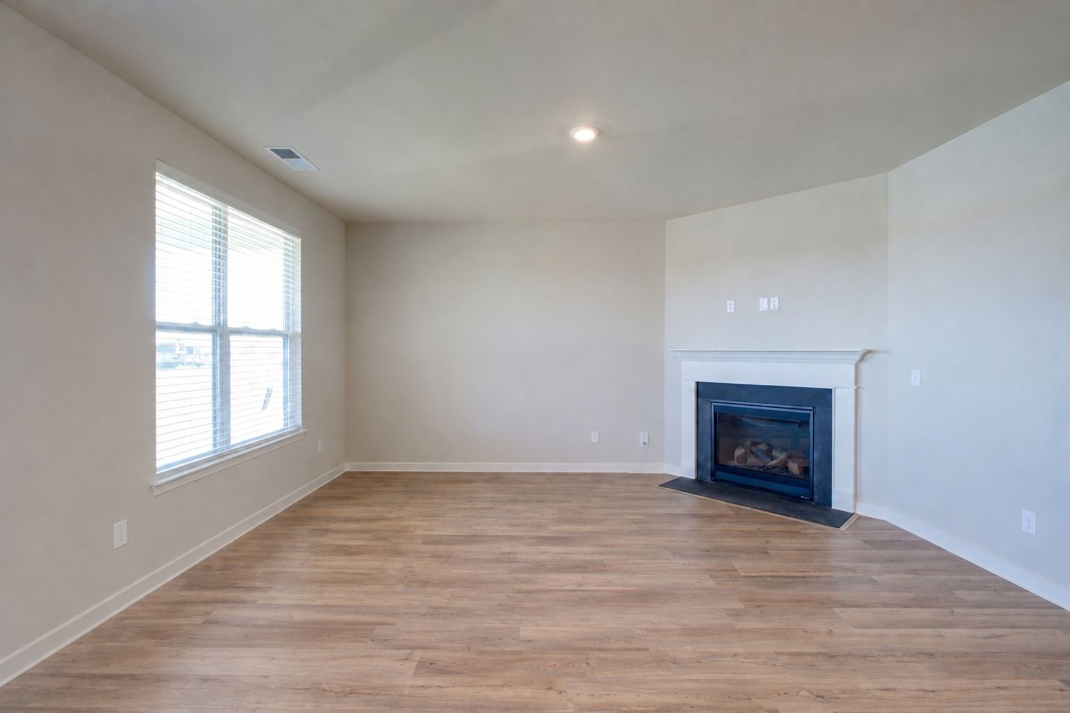 659 Ballard Dr Property Photo 1