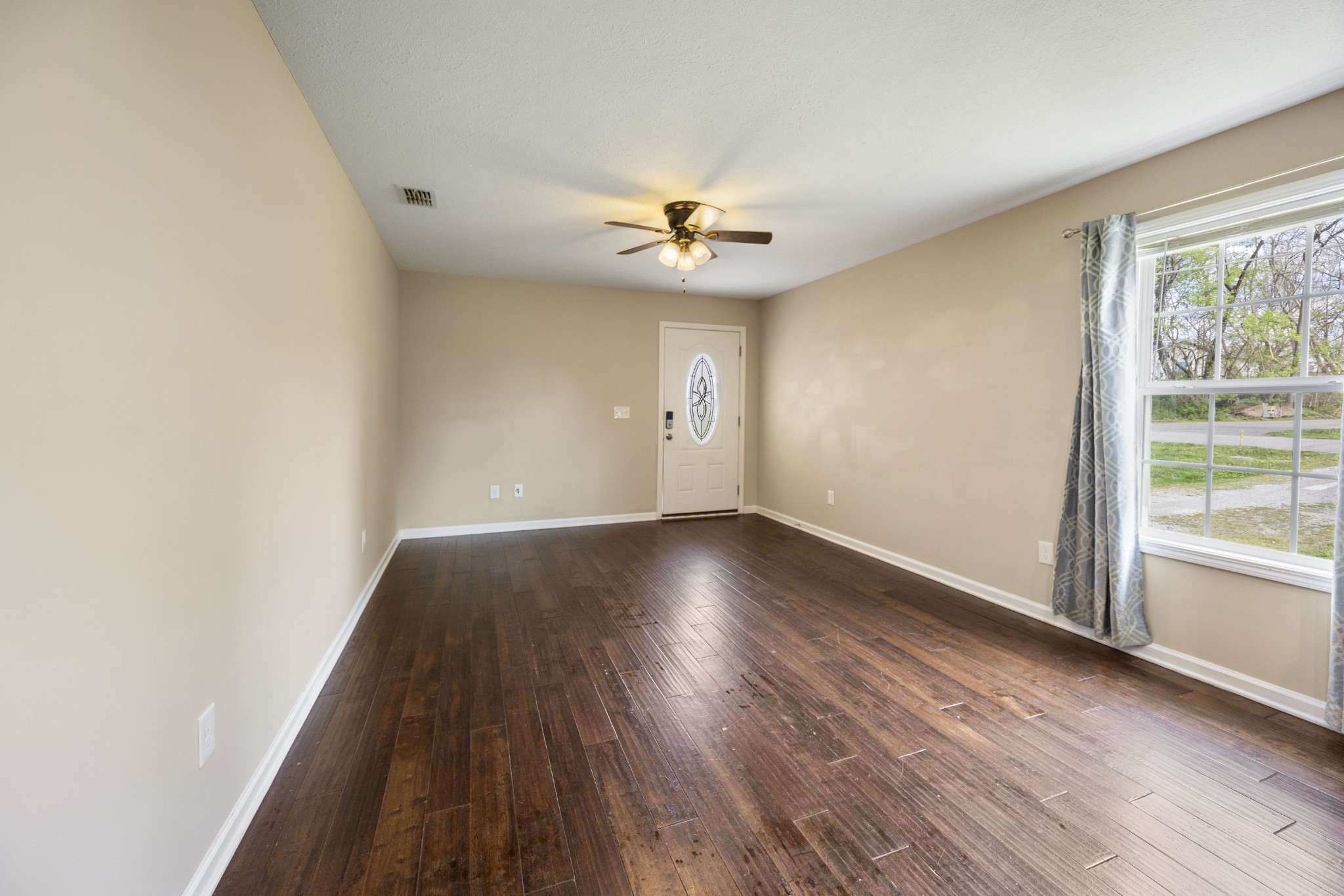 406 Cherry St Property Photo 5