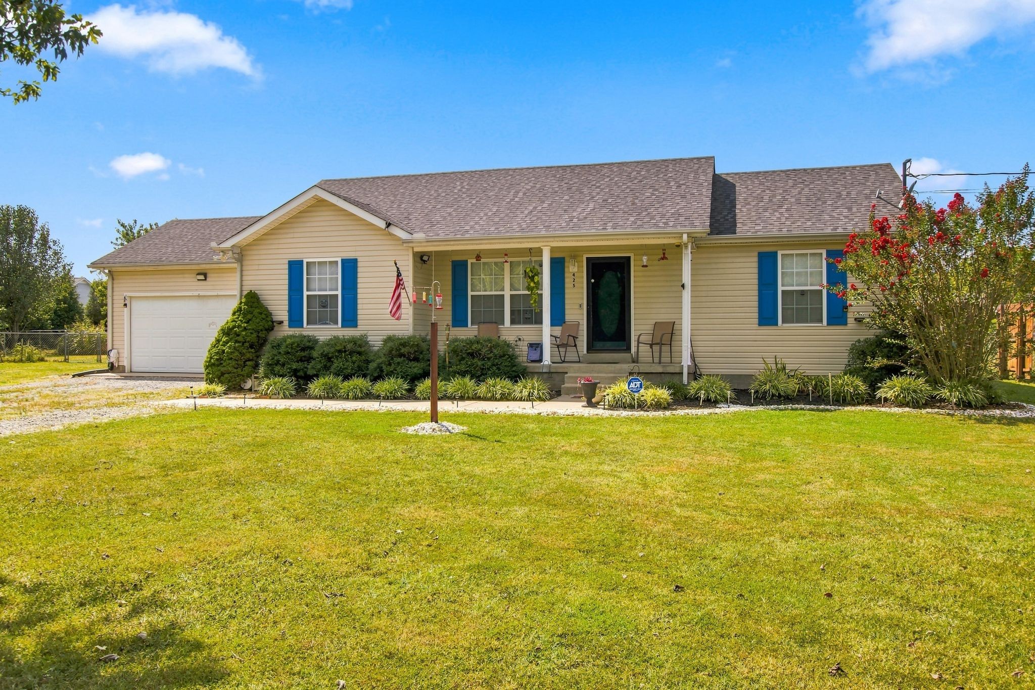 425 Davis Ln