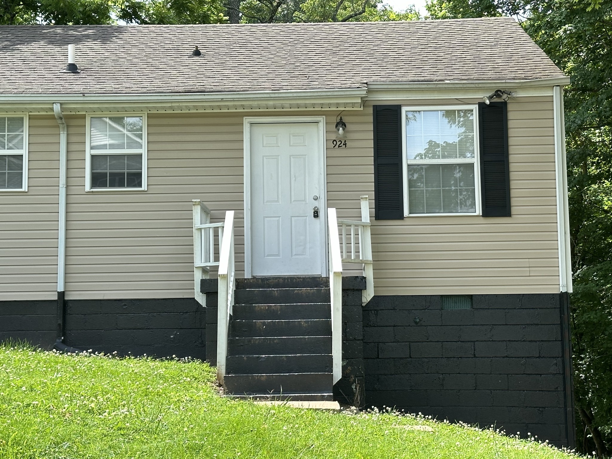 924 Woody Hills Dr Property Photo 1