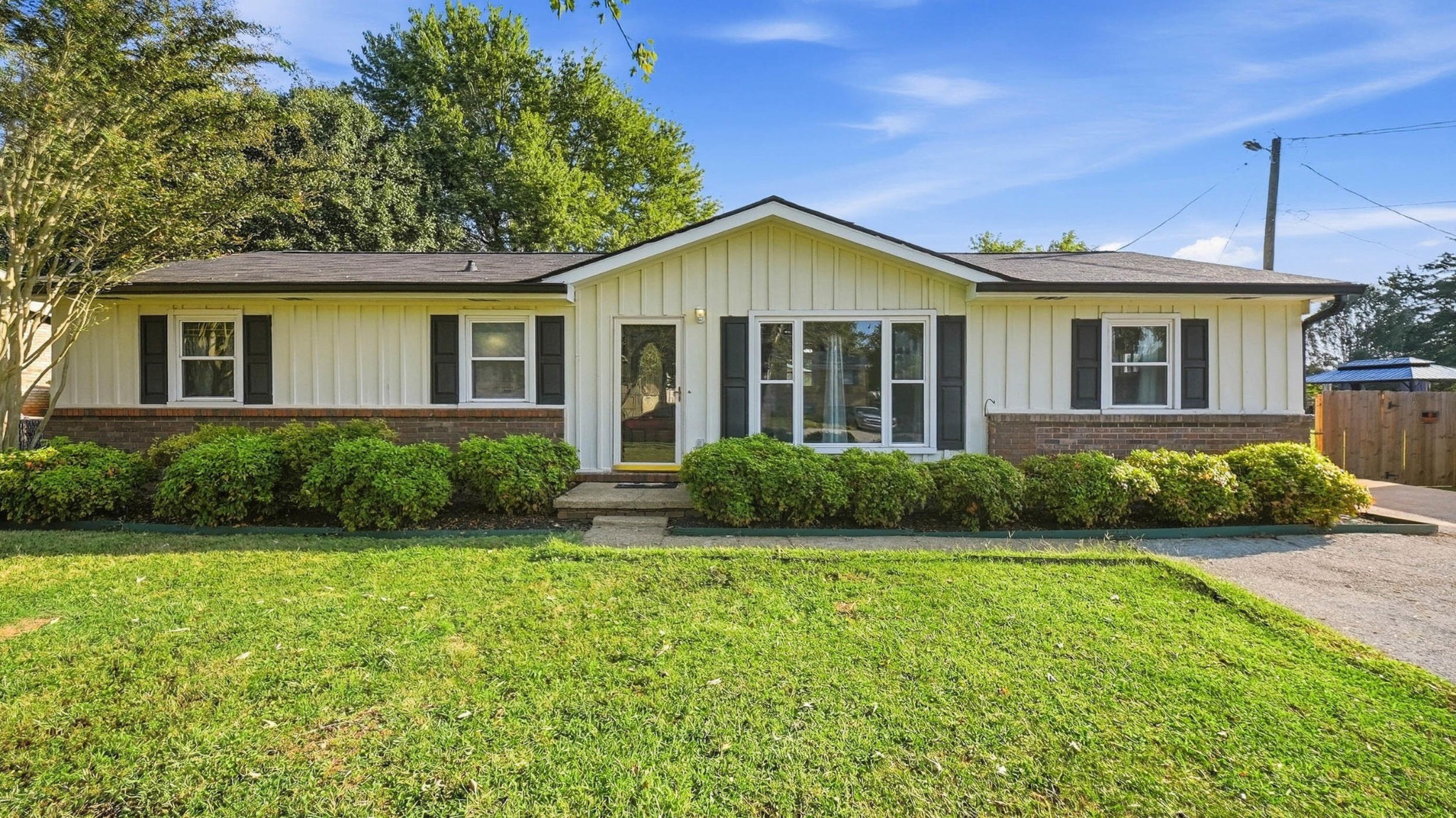 1389 Meadowood Drive Property Photo 1