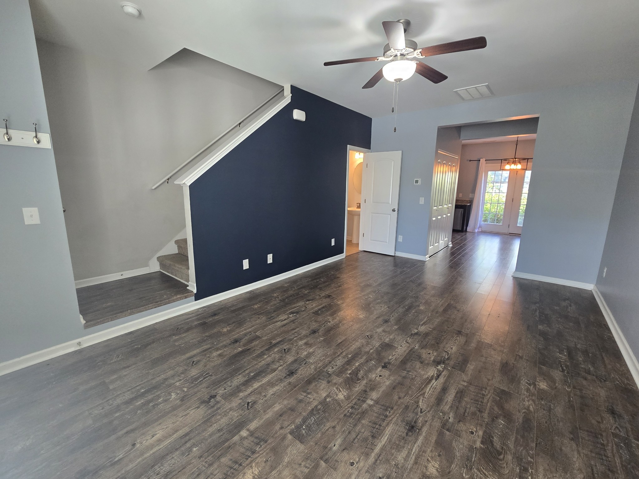 220 Jenna Lee Cir Property Photo 2
