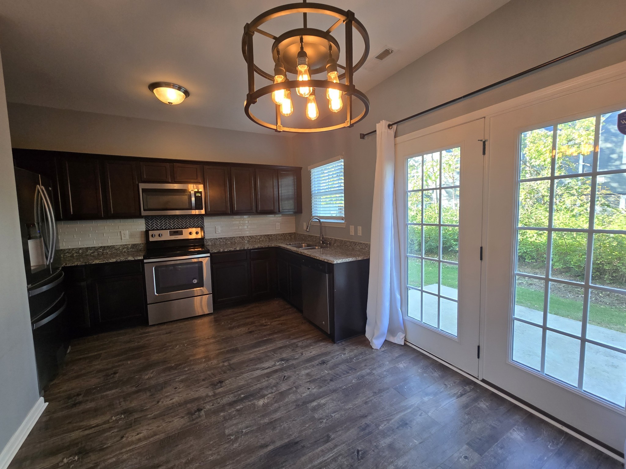 220 Jenna Lee Cir Property Photo 4