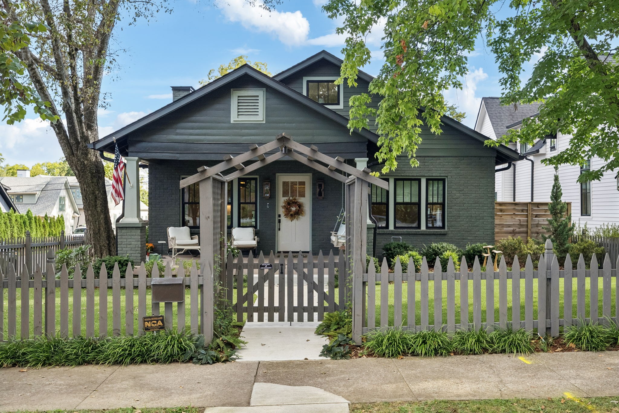 1101 Montrose Ave
