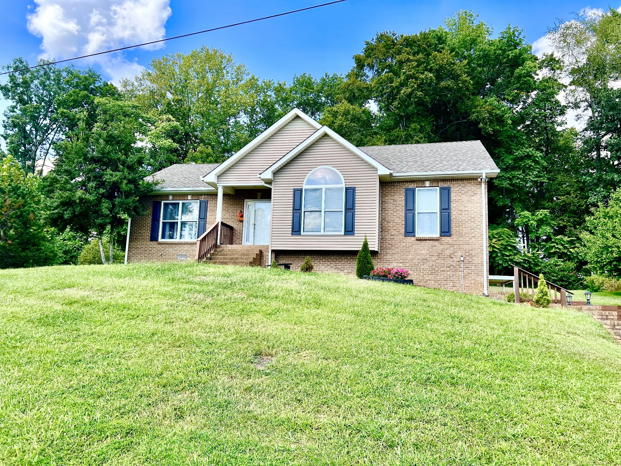 2312 Woodmont Dr Property Photo 1