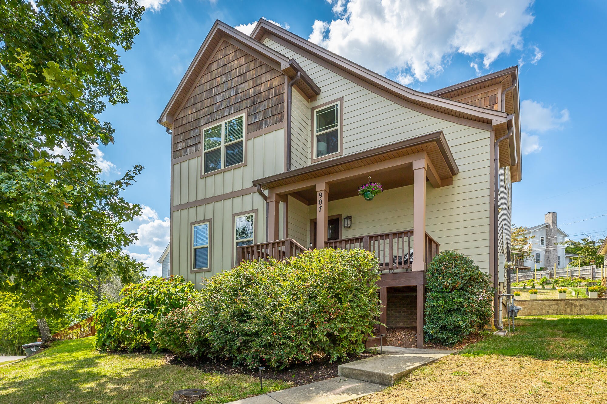 907 Overman Street Property Photo 1