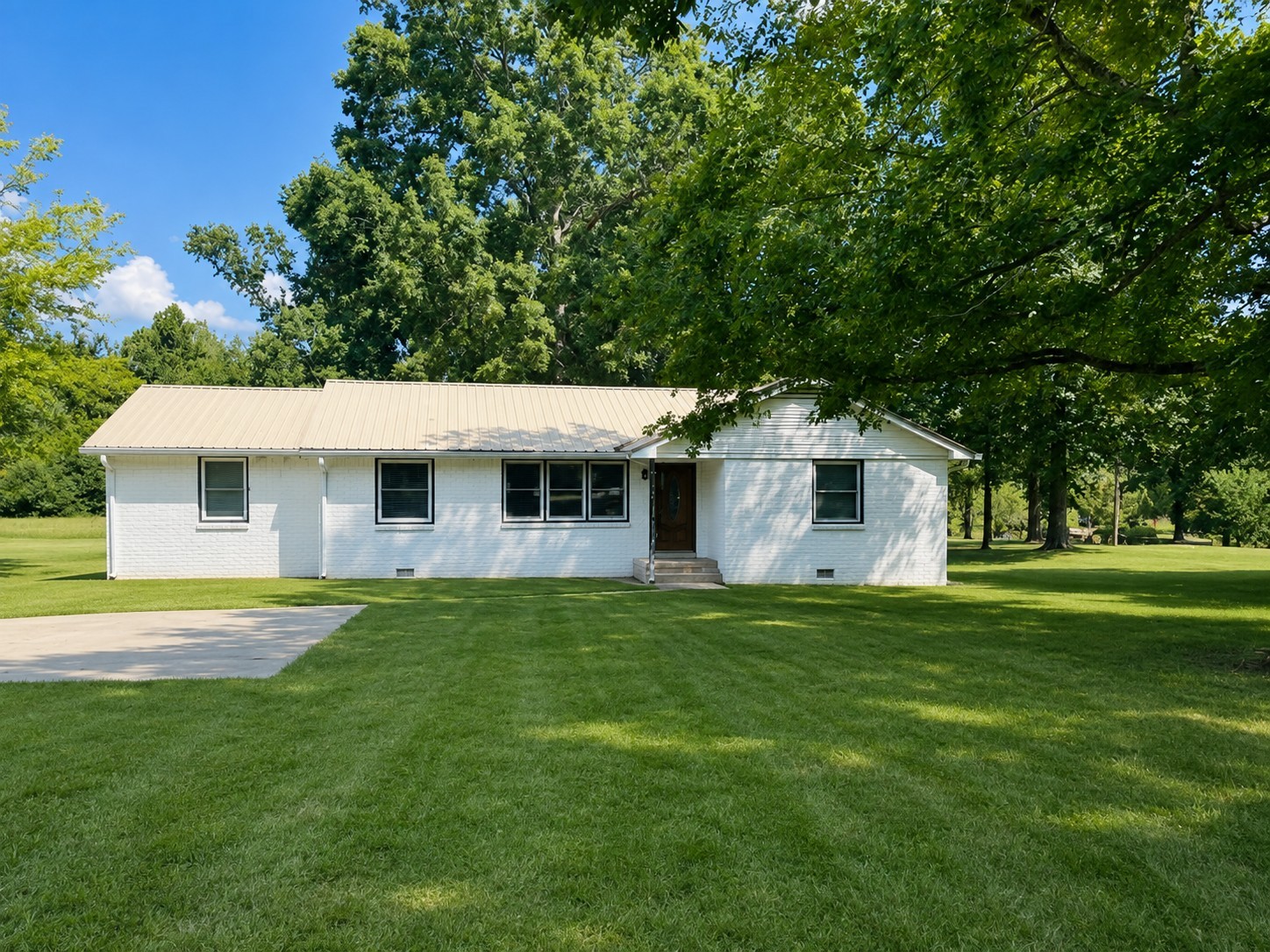 249 Indian Creek Dr Property Photo 1