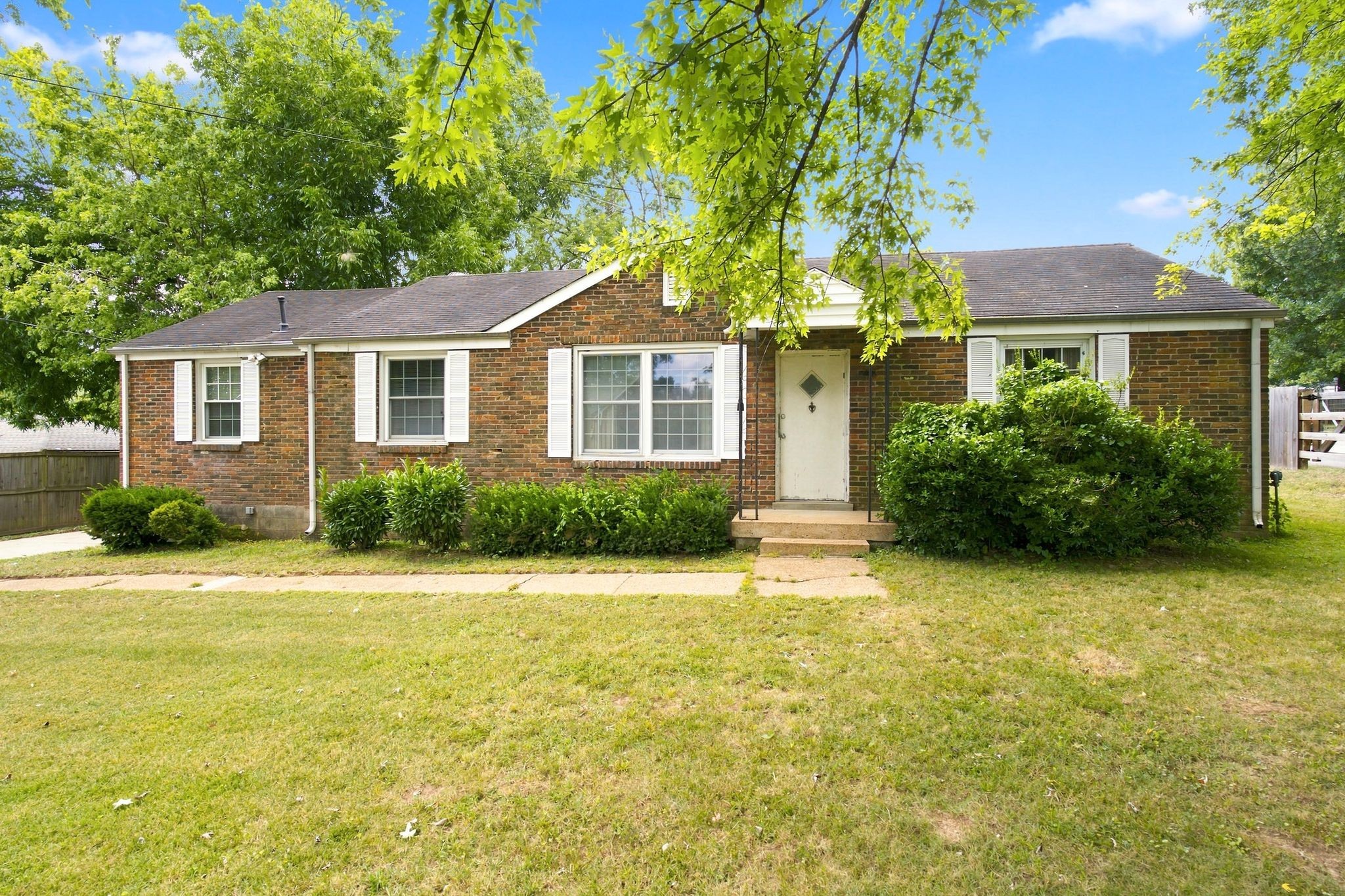 511 Brentlawn Dr Property Photo 1