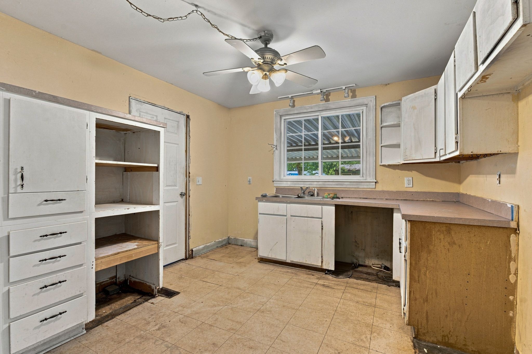 511 Brentlawn Dr Property Photo 6