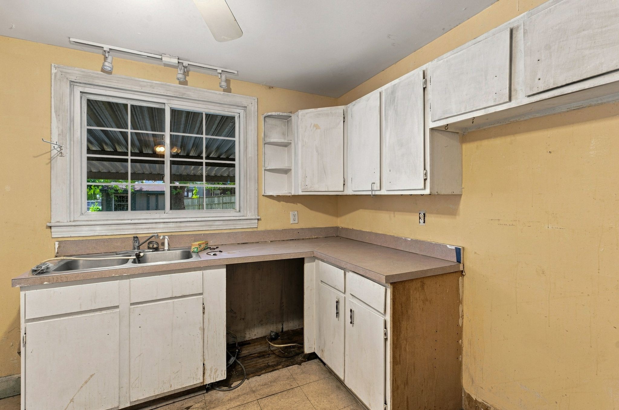 511 Brentlawn Dr Property Photo 7