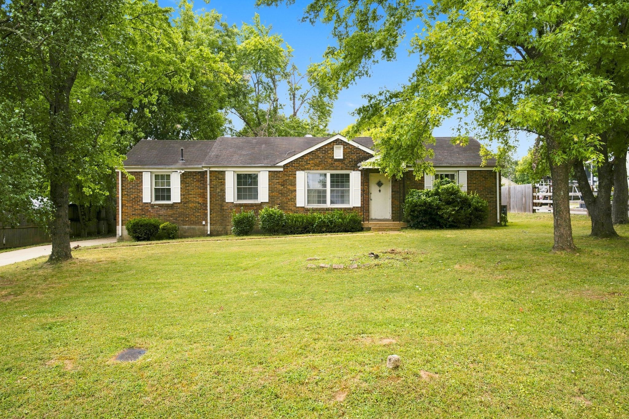 511 Brentlawn Dr Property Photo 31