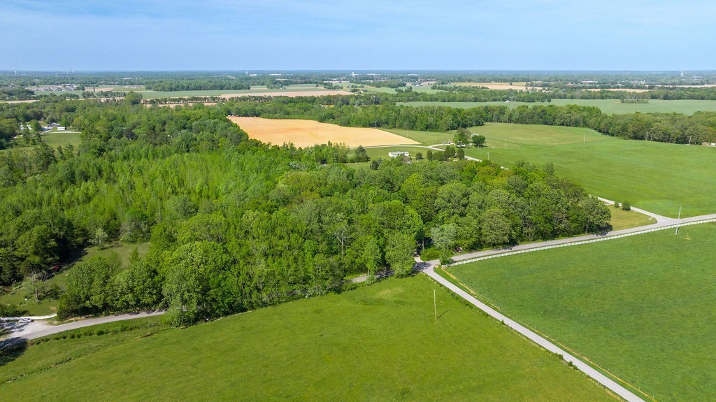 512 N Happy Hollow Road Property Photo 2