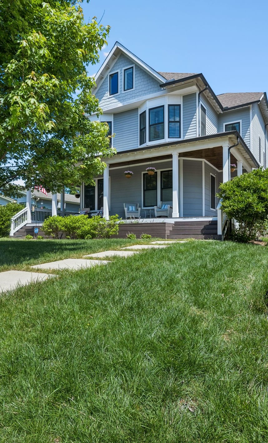 916 Montrose Ave