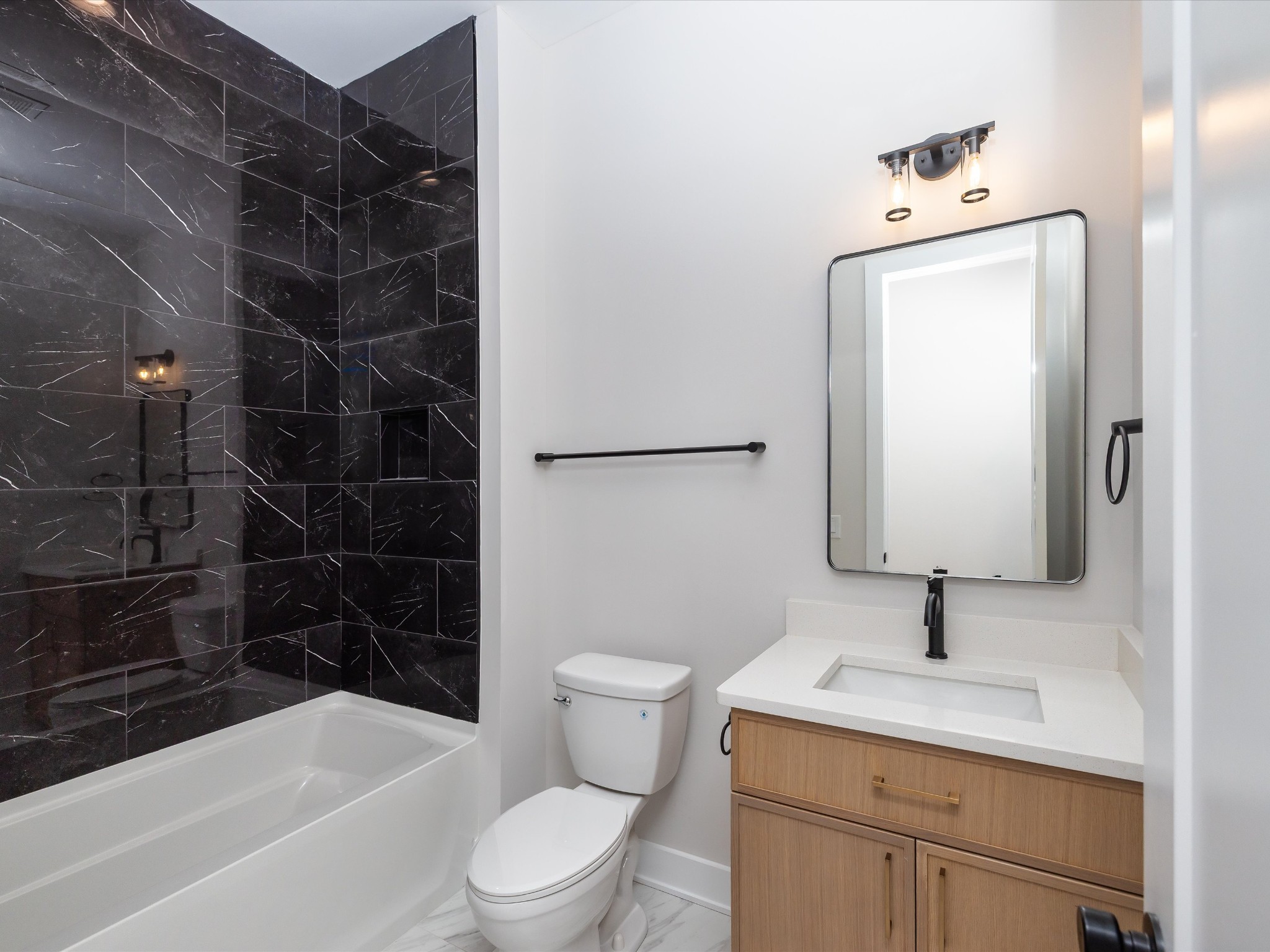3207b Long Blvd Property Photo 6