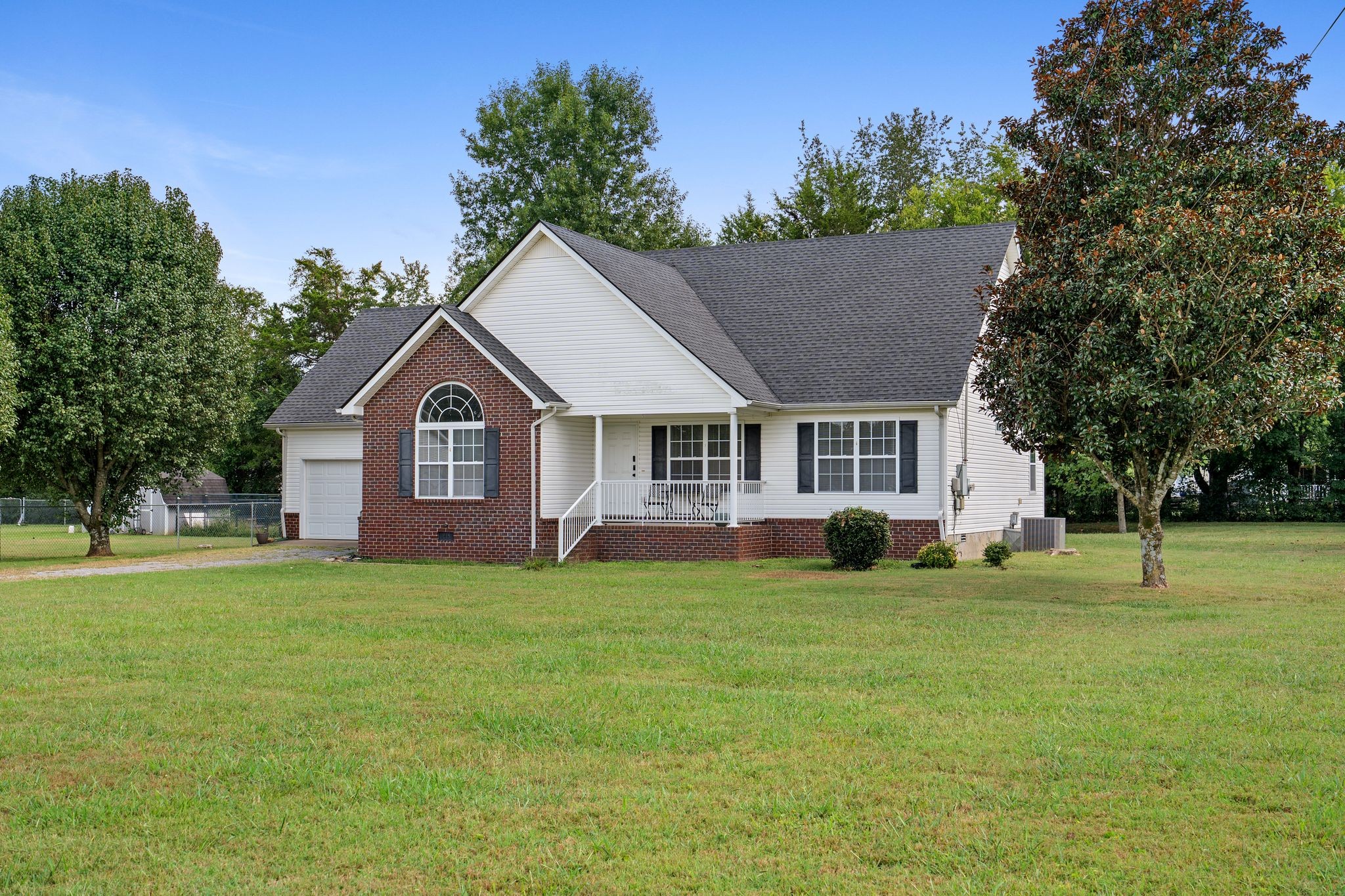 2431 Vanlawn Ln Property Photo 2