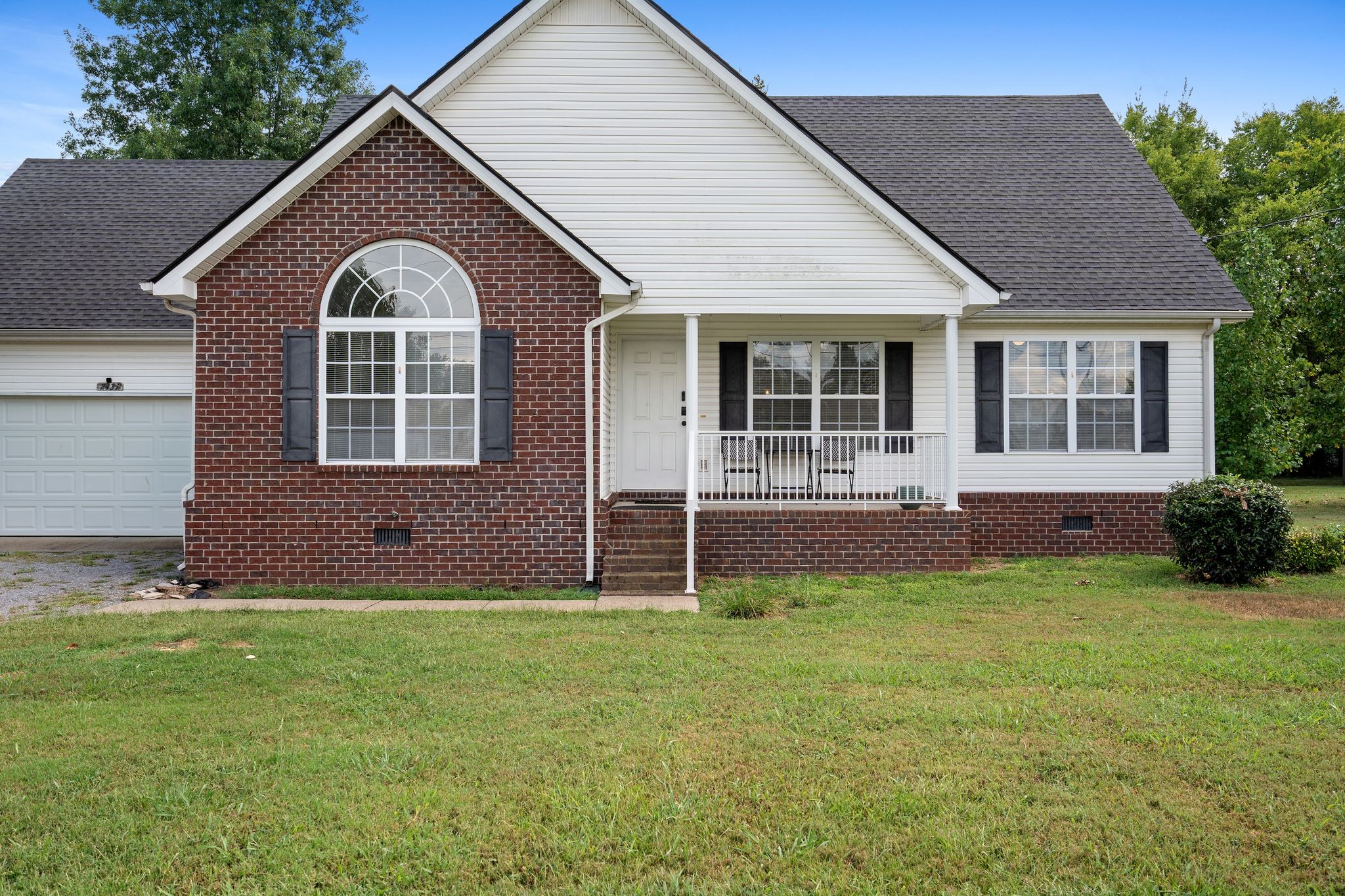 2431 Vanlawn Ln Property Photo 4