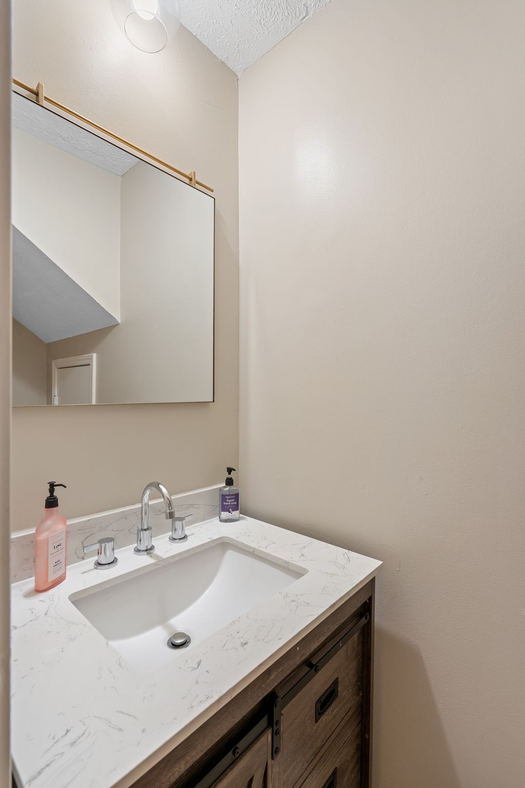 2431 Vanlawn Ln Property Photo 18