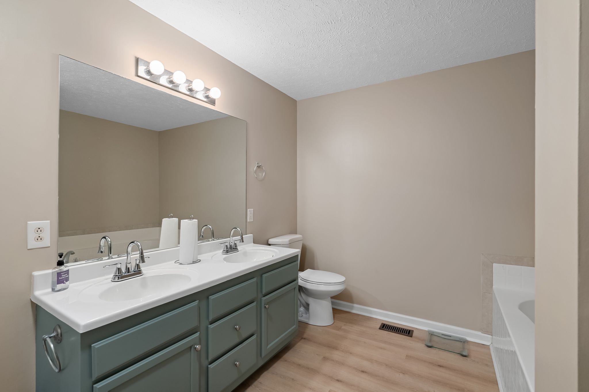 2431 Vanlawn Ln Property Photo 28