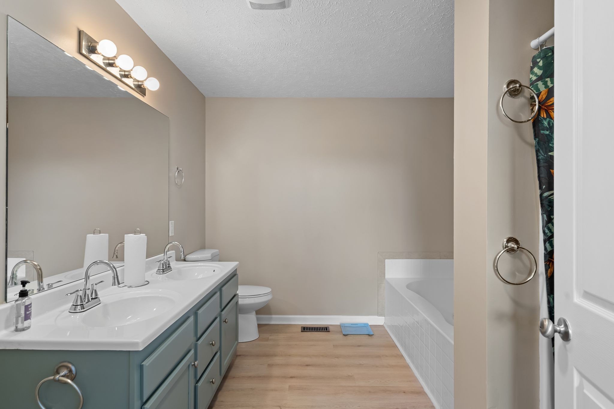 2431 Vanlawn Ln Property Photo 29