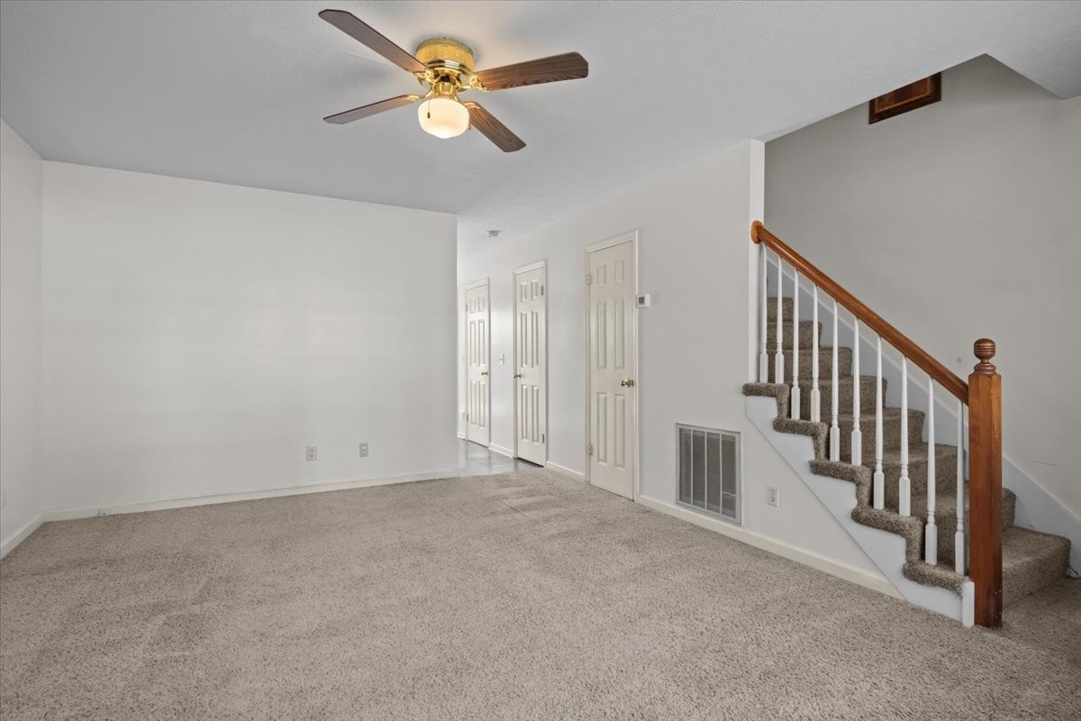 211 Reeves St Property Photo 4