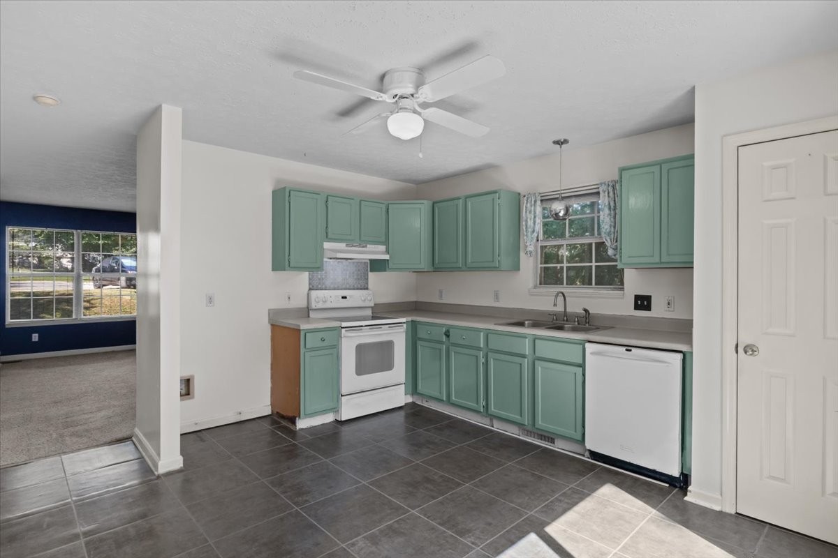 211 Reeves St Property Photo 5