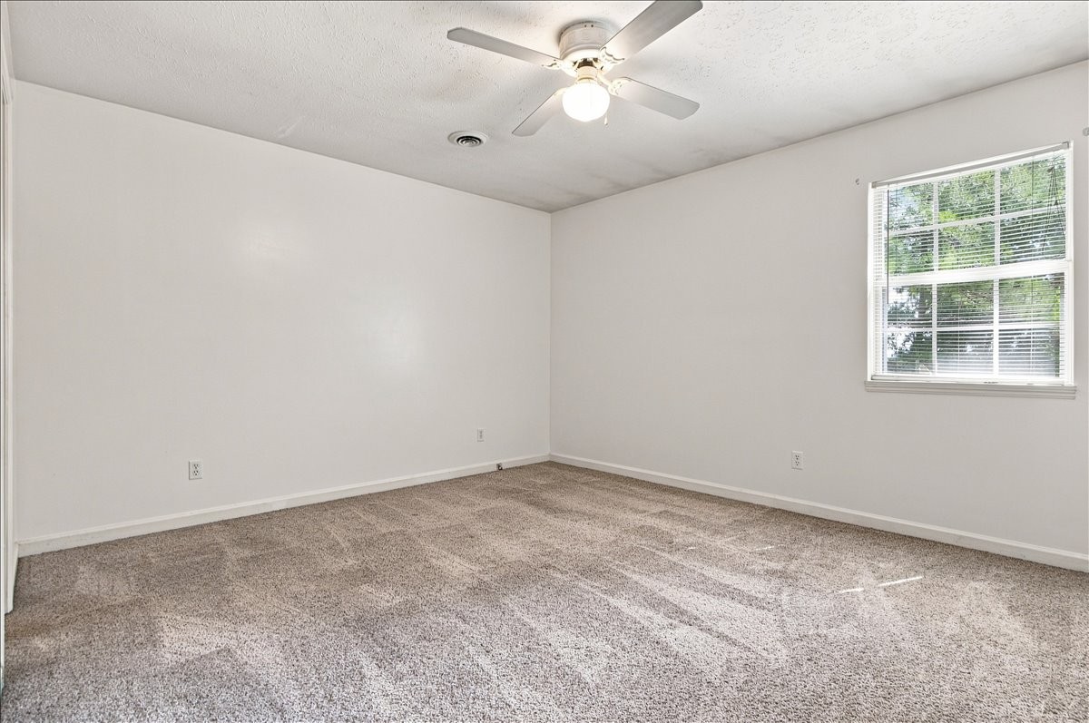 211 Reeves St Property Photo 8