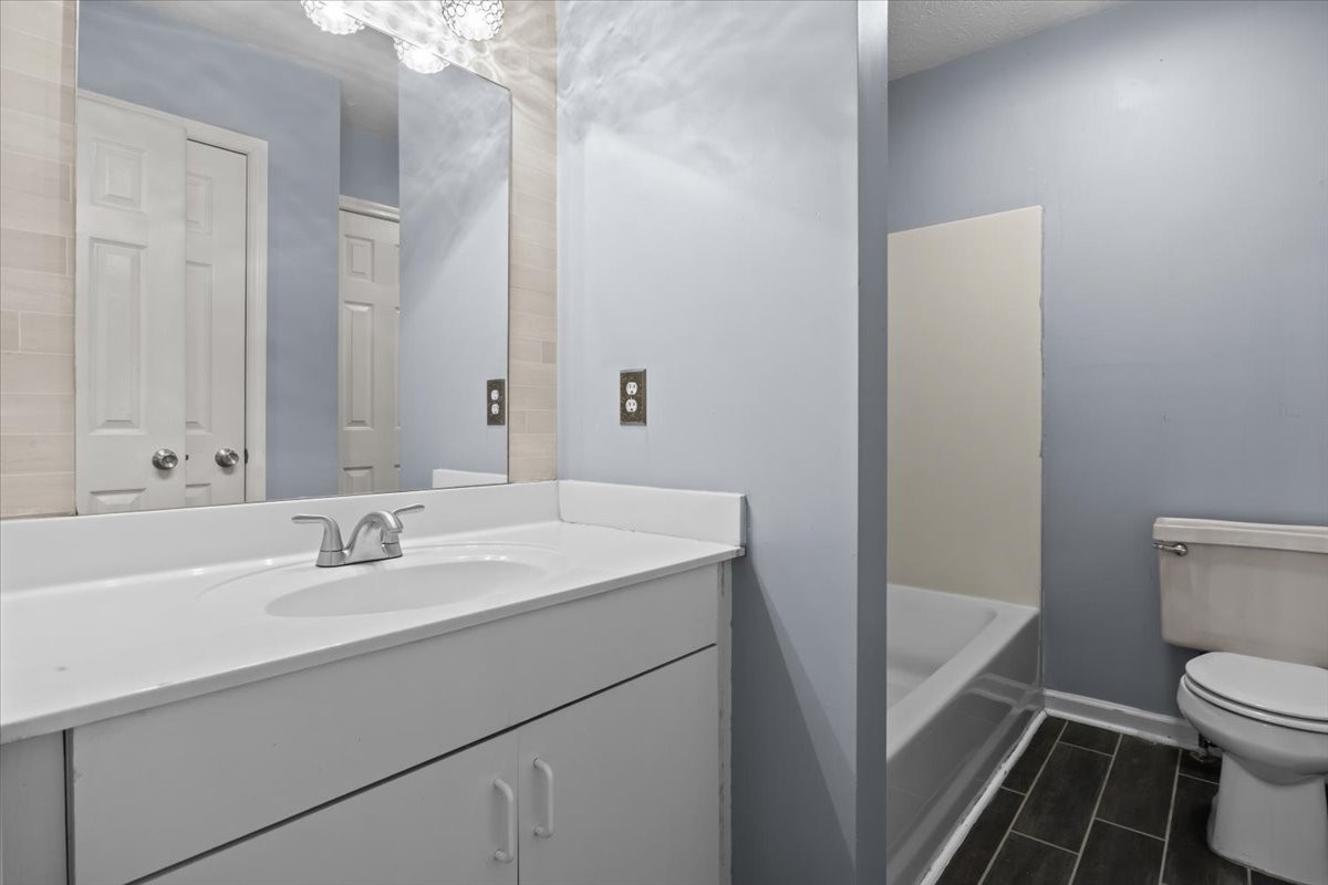 211 Reeves St Property Photo 10