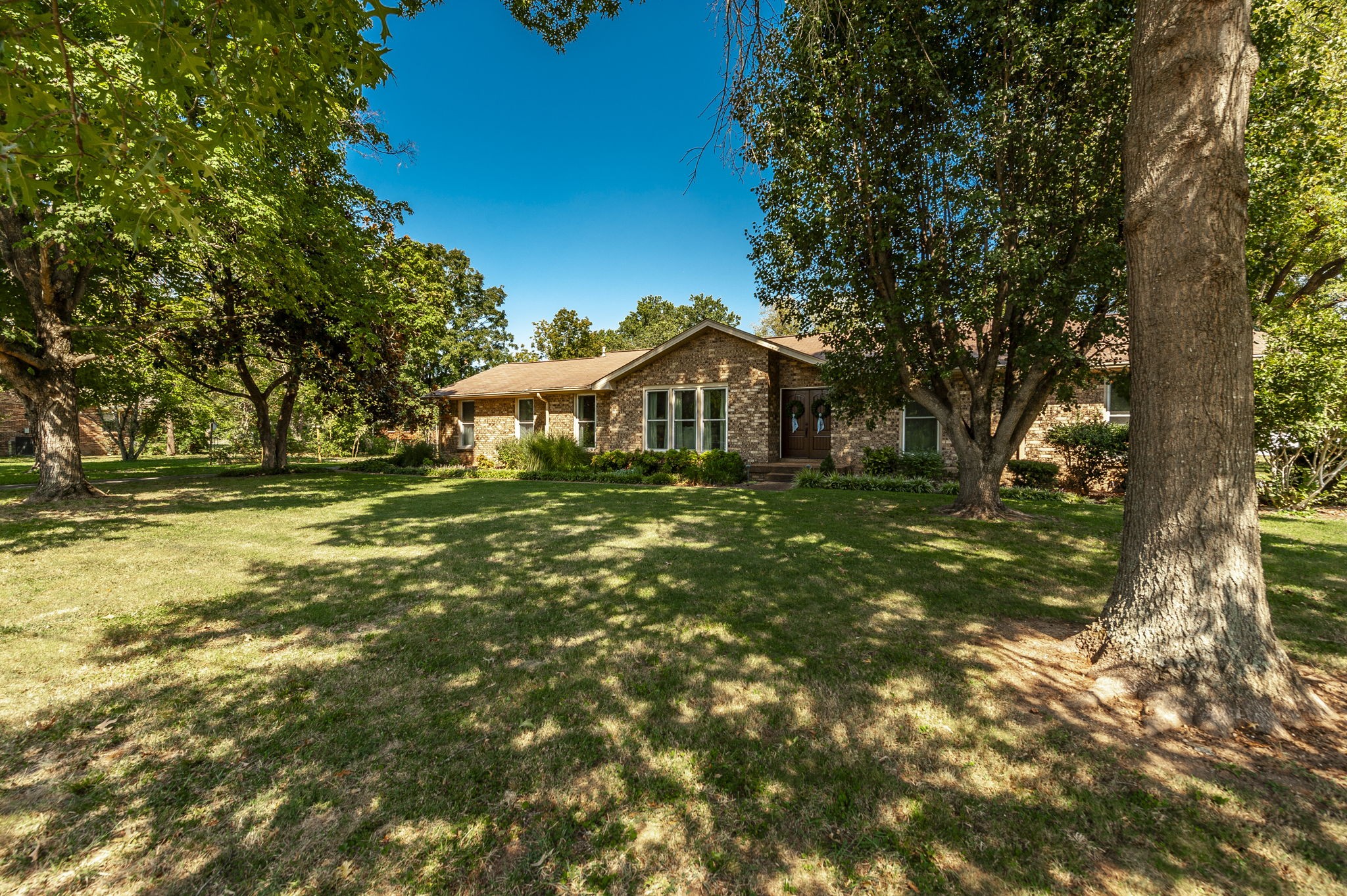 1097 Lakeshore Dr Property Photo 1