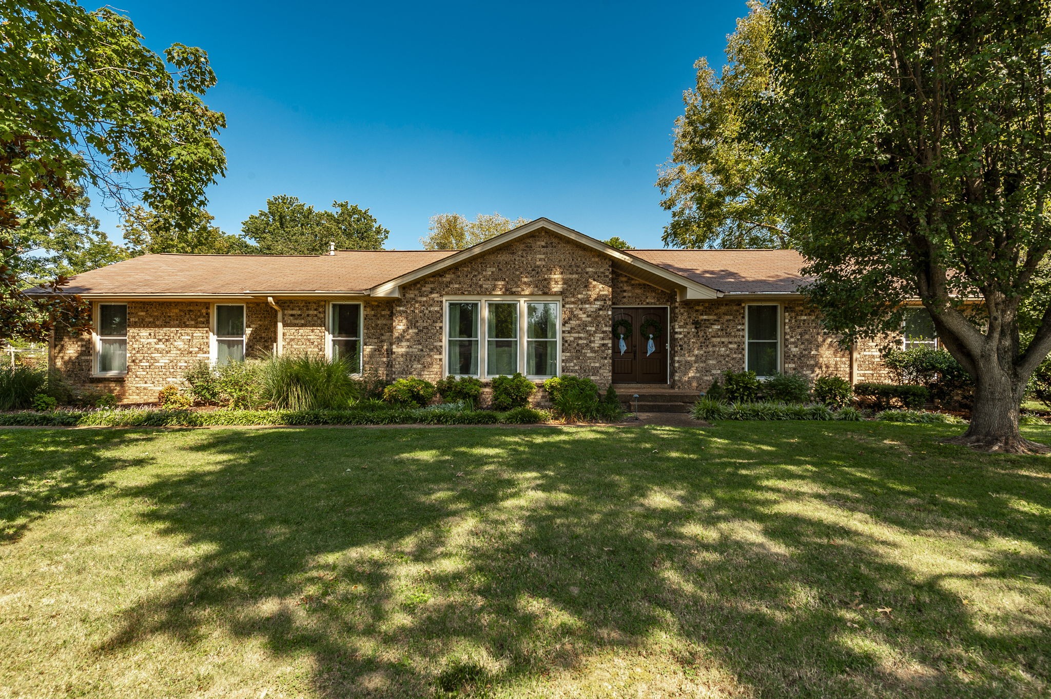1097 Lakeshore Dr Property Photo 2
