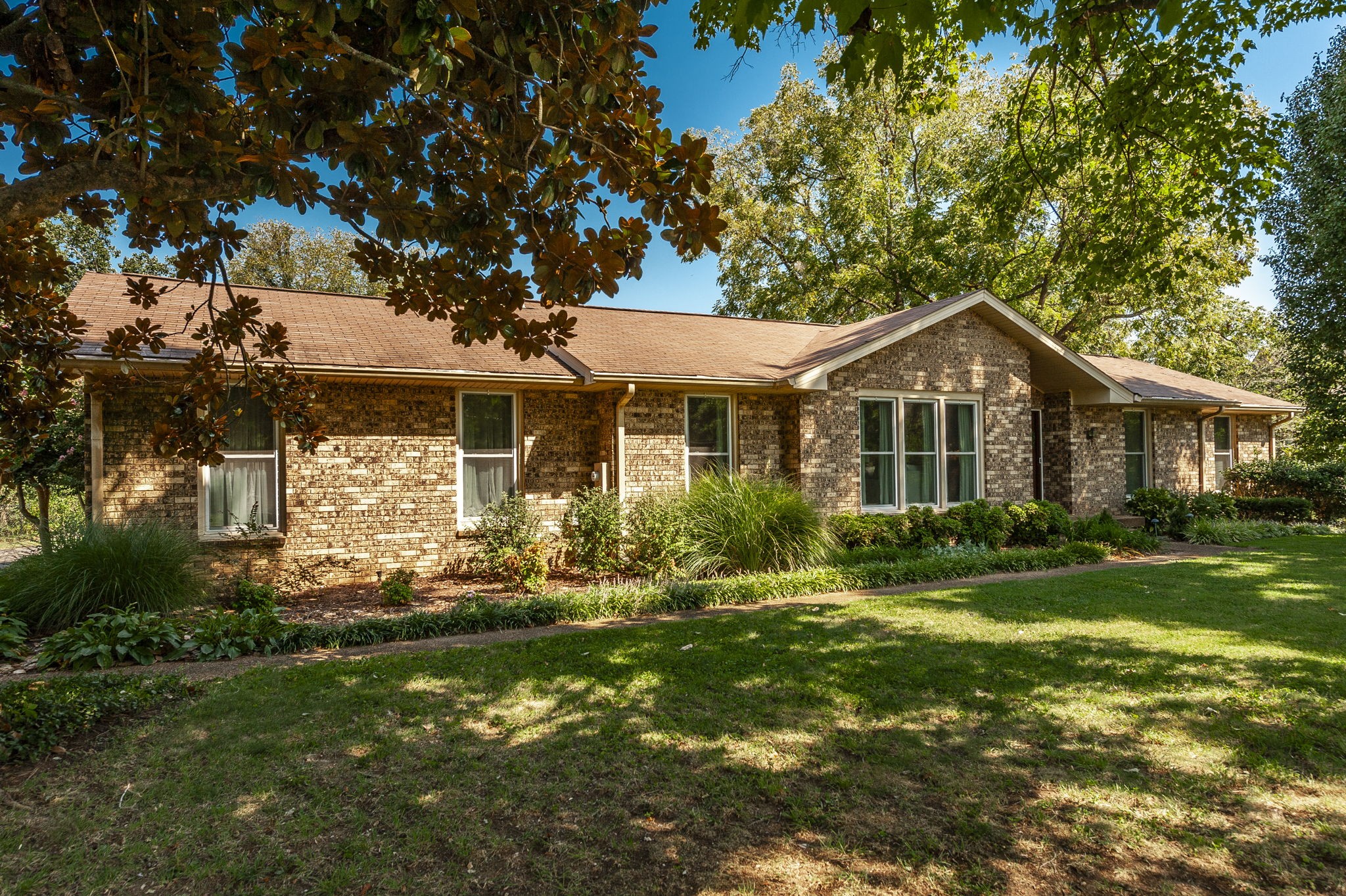 1097 Lakeshore Dr Property Photo 3