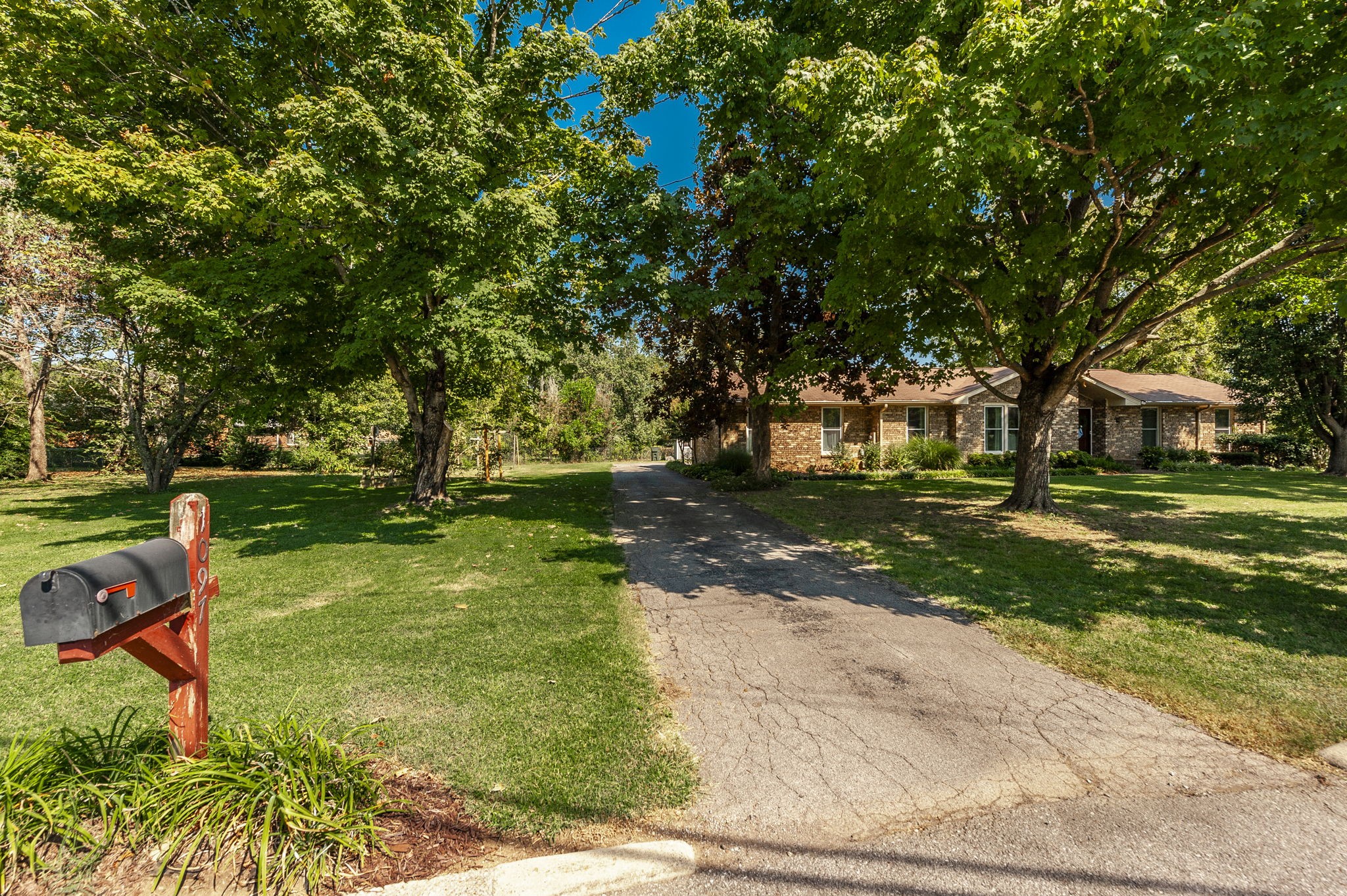 1097 Lakeshore Dr Property Photo 5