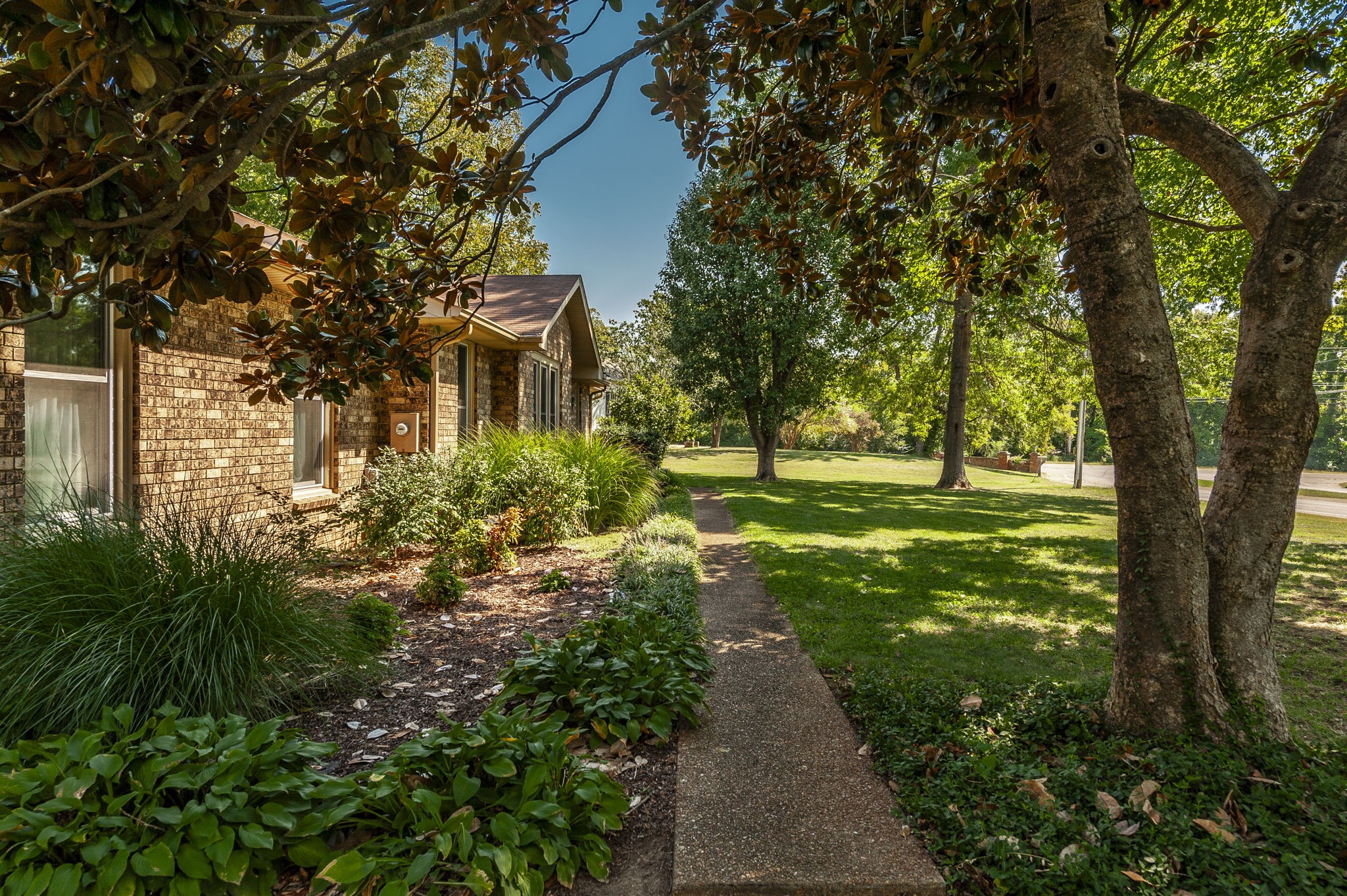 1097 Lakeshore Dr Property Photo 8