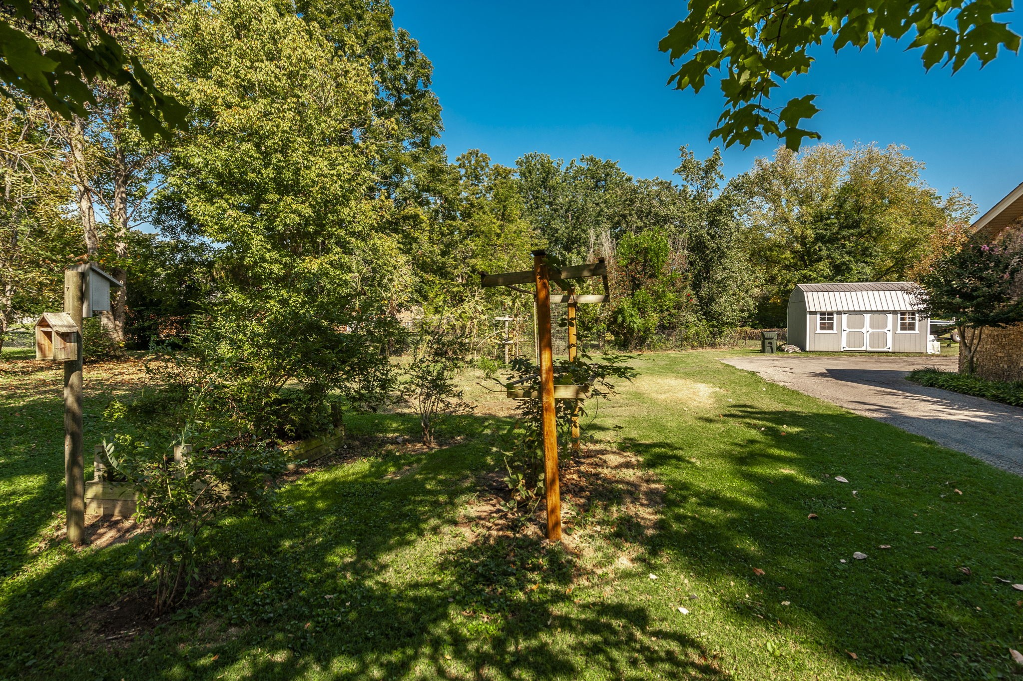1097 Lakeshore Dr Property Photo 9