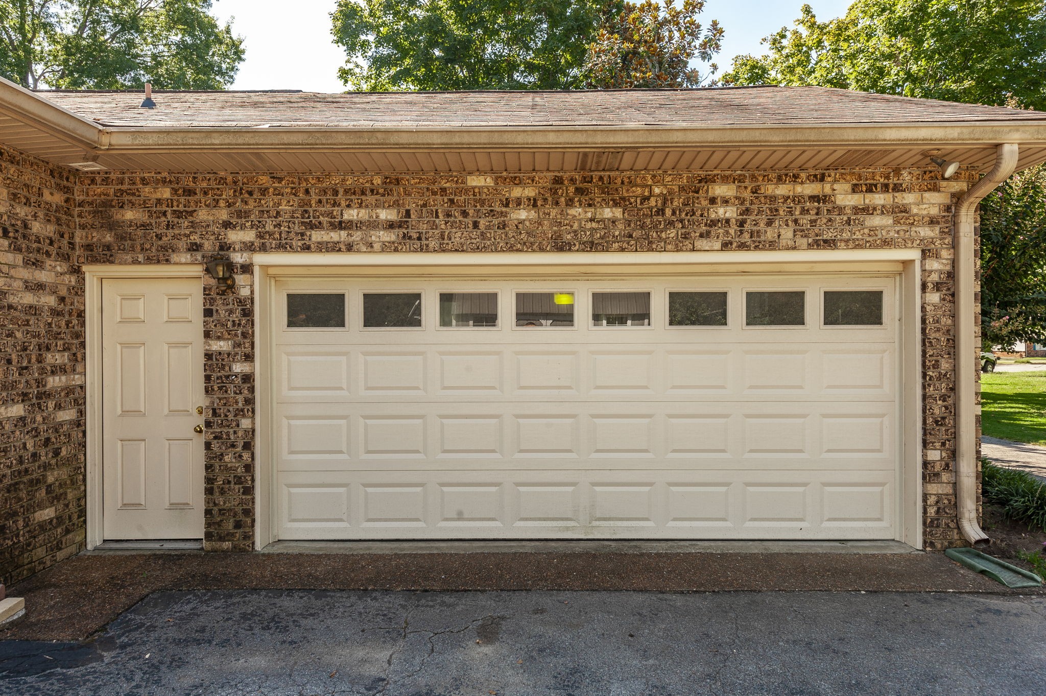 1097 Lakeshore Dr Property Photo 12