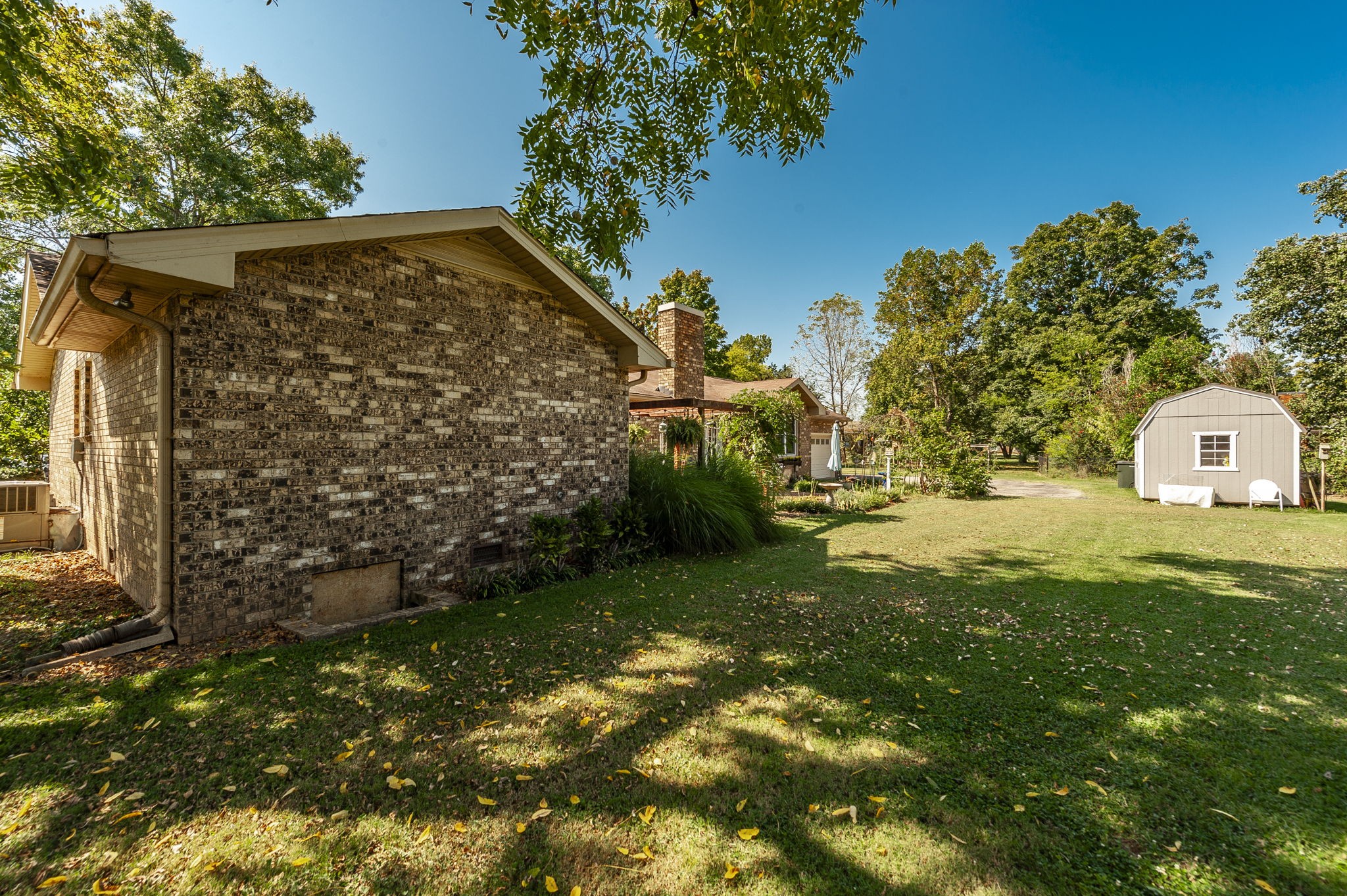 1097 Lakeshore Dr Property Photo 20