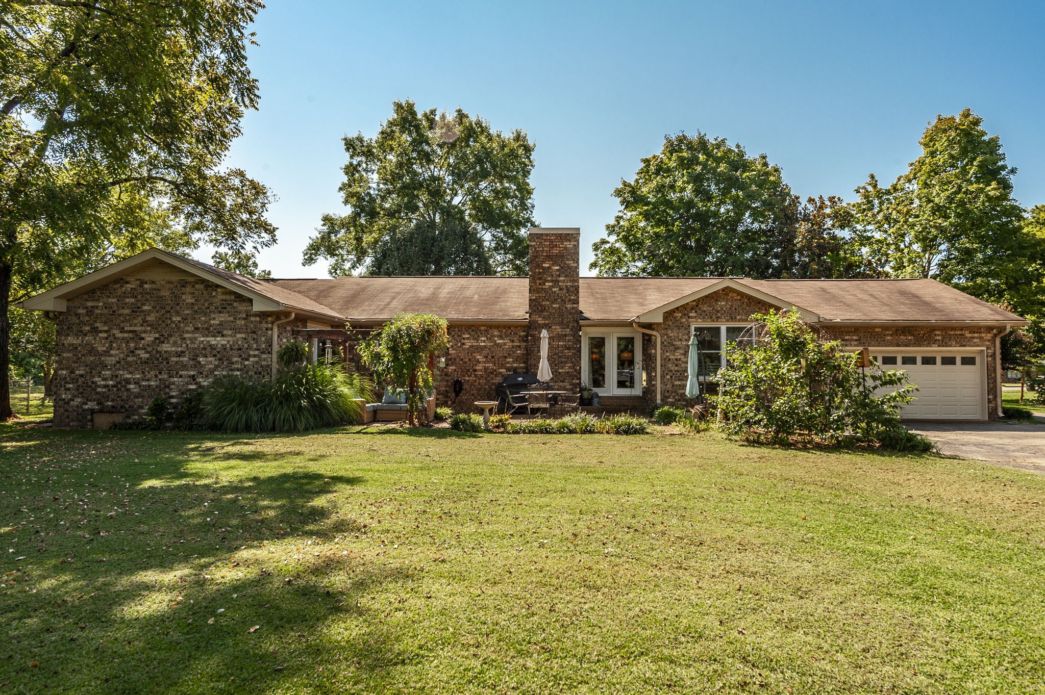 1097 Lakeshore Dr Property Photo 23