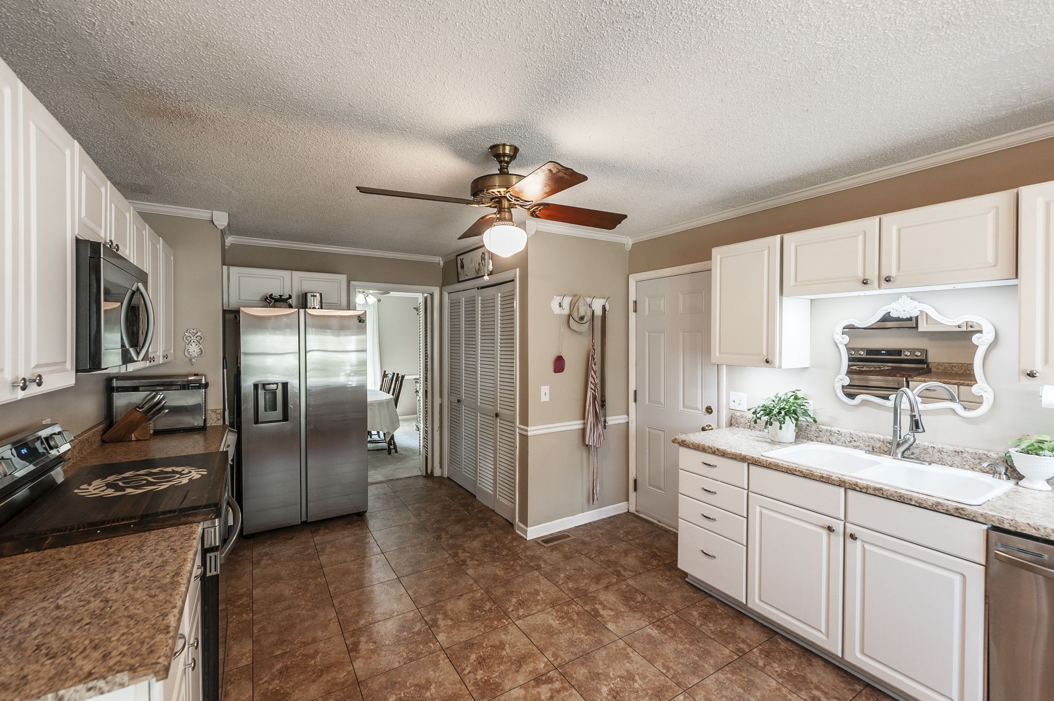 1097 Lakeshore Dr Property Photo 35